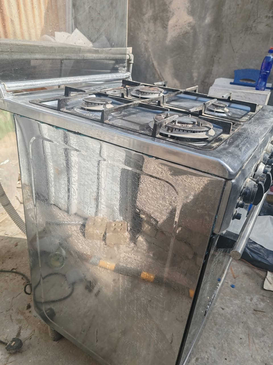 السلام عليكم طباخ ٤ عيون مع فرن  حته النايلون الازرك بعده بي نارة بريمز مكاني البنوك  مامستخدم هواي    السعر ١٣٠
الرقم *********** يتوفر واتساب
