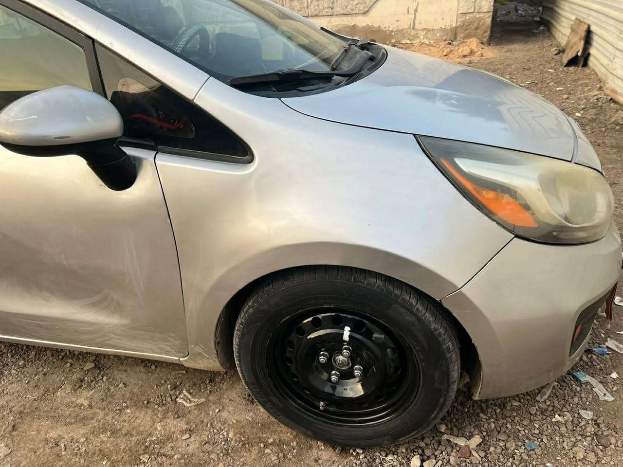 سلام عليكم 
كيا ريو موديل 2016
ماشيه 106 الف 
رقم بابل باسمي هزه وسنويه جديده 
كير محرك حداديه تبريد مكفولات 
بدون اي نقص 
حادث جاملغ أمامي وباب مصلحات نفسهن 
بدون أي دواخل 
شواصي مكفولات 
مكاني بابل الحله ***********
