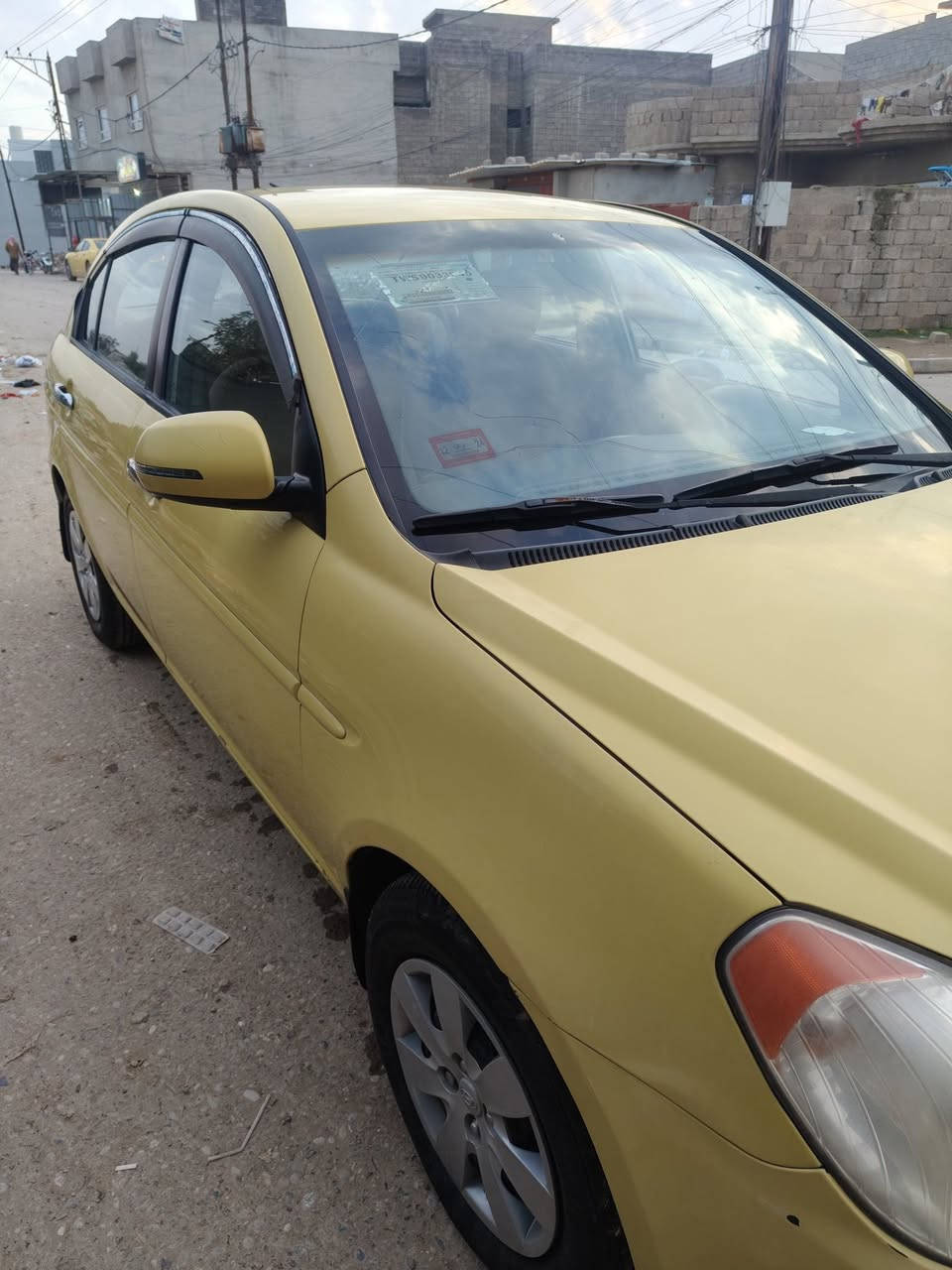 السلام عليكم 
اكسنت 2011 
محرك 1600 
بدون ضرر ومصبوغه مره وحده 
قفل مركزي 
تبريد ثلج 
تواير جدد 
السعر 100 وبيها مجال حك الجيه 
***********
