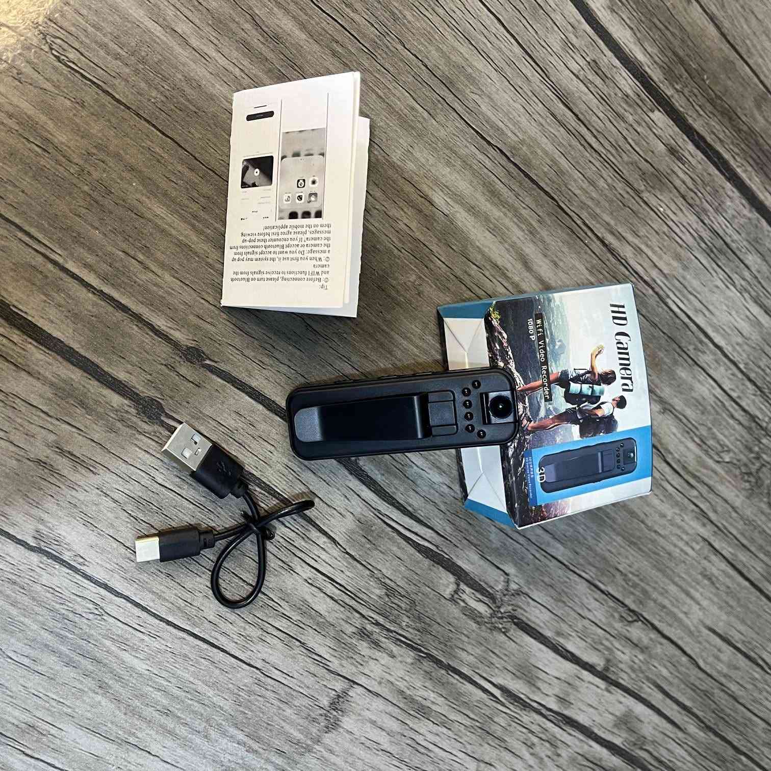 📹 كاميرا الجسم الذكية WiFi 1080P – Smart Body Camera

إذا كنت تبحث عن وسيلة عملية وذكية لتوثيق لحظاتك اليومية أو تسجيل الاجتماعات والمحاضرات أو تصوير رحلاتك ومغامراتك، فإن كاميرا الجسم الذكية WiFi 1080P هي الخيار المثالي لك. تتميز بتصميم صغير وأنيق مع مشبك تثبيت قوي يتيح لك تثبيتها بسهولة على الملابس أو الحقائب، مما يمنحك حرية الحركة مع تسجيل كل التفاصيل بجودة عالية.

تم تصميم هذه الكاميرا لتجمع بين الأداء القوي والحجم الصغير، حيث توفر تصوير فيديو عالي الدقة وصوتًا واضحًا، مع إمكانية التحكم والمشاهدة المباشرة من خلال الهاتف الذكي عبر تقنية WiFi، لتبقى على اطلاع دائم بكل ما يتم تسجيله.

✨ مميزات المنتج

🔹 تصوير فيديو بدقة Full HD 1080P للحصول على صورة واضحة وتفاصيل دقيقة.

🔹 إمكانية التقاط الصور الفورية أثناء الاستخدام.

🔹 تسجيل صوت عالي الجودة بميكروفون مدمج.

🔹 دعم الاتصال بالهاتف الذكي عبر WiFi للتحكم ومشاهدة التسجيلات بسهولة.

🔹 تصميم صغير وخفيف الوزن لا يسبب أي إزعاج أثناء الاستخدام.

🔹 مشبك تثبيت قوي يسمح بتثبيت الكاميرا على الملابس أو الحقائب.

🔹 دعم بطاقات الذاكرة Micro SD لتخزين ساعات طويلة من التسجيلات.

🔹 بطارية داخلية قابلة للشحن للاستخدام المتواصل.

🔹 سهولة التشغيل بضغطة زر واحدة.

🔹 مناسبة للاستخدام الشخصي والمهني.

📦 مكونات العبوة

✔️ كاميرا الجسم الذكية.

✔️ كابل شحن USB.

✔️ مشبك تثبيت مدمج.

✔️ دليل استخدام.

✔️ عبوة المنتج الأصلية.

🎯 استخدامات المنتج

🚶‍♂️ تسجيل الأنشطة اليومية والتنقلات.

🎒 توثيق الرحلات والمغامرات والسفر.

🏫 تسجيل المحاضرات والدروس التعليمية.

💼 توثيق الاجتماعات ومهام العمل.

🚴‍♂️ تسجيل الأنشطة الرياضية الخارجية.

🚗 توثيق الرحلات أثناء القيادة والتنقل.

🎤 تسجيل المقابلات والملاحظات الصوتية.

📸 التقاط الصور والفيديوهات في أي وقت بسهولة.

💎 لماذا تختار هذه الكاميرا؟

لأنها تجمع بين الحجم الصغير والأداء القوي، وتمنحك القدرة على تسجيل كل لحظة مهمة دون الحاجة إلى حمل كاميرات كبيرة أو معدات معقدة. تصميمها العملي يجعلها مناسبة للاستخدام اليومي، بينما توفر لك جودة تصوير ممتازة وصوتًا واضحًا لتوثيق كل ما يهمك باحترافية.

🔥 سجل لحظاتك المهمة أينما كنت، واستمتع بجودة تصوير عالية مع كاميرا الجسم الذكية WiFi 1080P.

📦


**إذا كنت صاحب هذا الإعلان وتريد حذفه لأي سبب، رجاءا أرسل رسالة إلى الدعم الفني**
