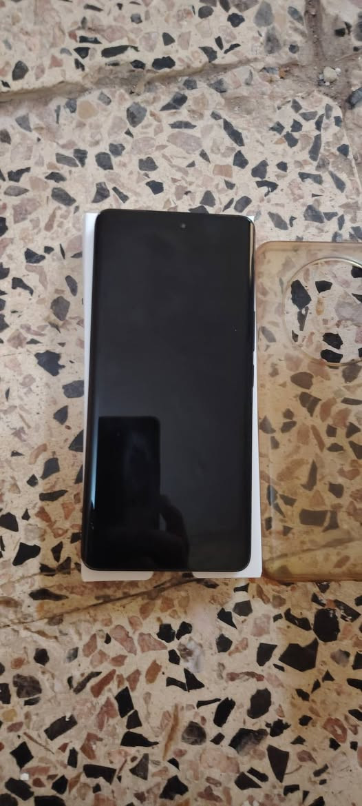 هذا هاتف HONOR X9c 5G، وهذه أبرز مواصفاته بشكل مختصر:
شاشة AMOLED بحجم 6.78 إنج
دقة 1.5K ومعدل تحديث 120Hz
معالج Snapdragon 6 Gen 1
بطارية ضخمة 6600mAh
شحن سريع 66W
كاميرا خلفية رئيسية 108MP
كاميرا أمامية 16MP
يدعم 5G
مقاوم للصدمات والغبار والماء بشكل قوي
نظام أندرويد مع واجهة MagicOS
بوبجي 60 فريم
جهاز مستعمل ٦ أشهر فقط


**إذا كنت صاحب هذا الإعلان وتريد حذفه لأي سبب، رجاءا أرسل رسالة إلى الدعم الفني**