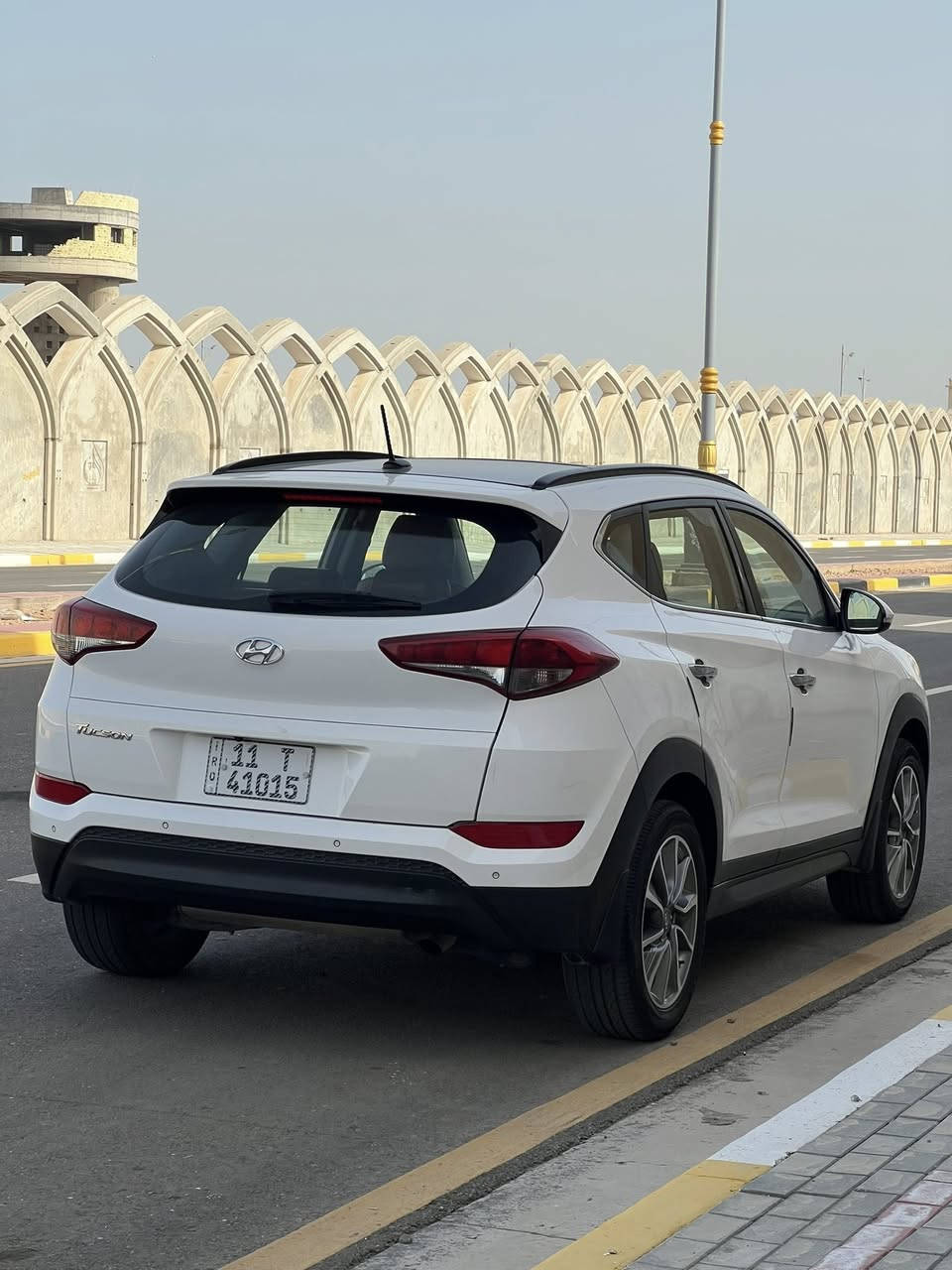 سلام عليكم توسان خليجي موديل 18 فوول.  رقم بغداد مميز
السياره اعلى فئه بموديلها 

مرايه كهربائي 

نظام نزول منحدرات 

هيتر بالكشن 

شاشه كبيره بلاديه 

كامره بلاديه 

داخل جلد احمر 

مكينه 2000 دوش

سقف بانوراما

تحكمات ستيرن جهتين 

كروس مثبت سرعه 

درايف كود 3 وضعيات قياده 

مكفوله من الصبغ والضربه والتبديل بيها فقط مكانين بارد بسيط جدا 

الشراي يتصل ويدلل

سعرها مناسب 

مكان السياره كربلاء الانتفاضه الثانيه 

للاستفسار ***********
