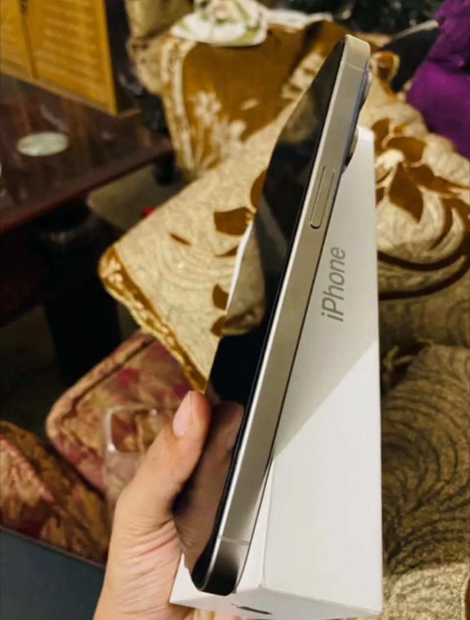 السلام عليكم 
ايفون 15برو ماكس
جهاز نضافه 100‎%‎ مكفول من كلشي ع الفحص والضمان. 
كلشي ممبدل بي كفاله عامه
للبيع أو مراوس سعر(مليون)او50الف. بي مجال. للشراي. 
ذاكره:256
البطارية:81
عدد الدورات:520
نموذج. M. عربي شرق اوسط. ماستر. 

للبيع او مراوس. 

عنواني فلوجه. شارع الاطباء القيصريه الثانيه مركز سمارت فون 

للاستفسار. ***********
