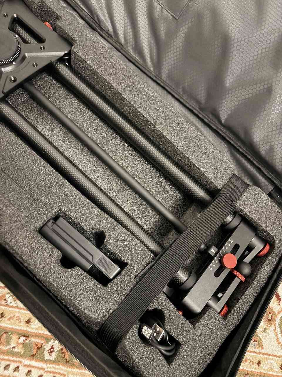 سلايدر شحن. كاربون. فايبر 
جديد استخدام مره فقط 
يدعم الواي فاي 
وتحكم بالموبايل 
للبيع السعر ١٥٠ 
مكان بغداد الشعب
***********
