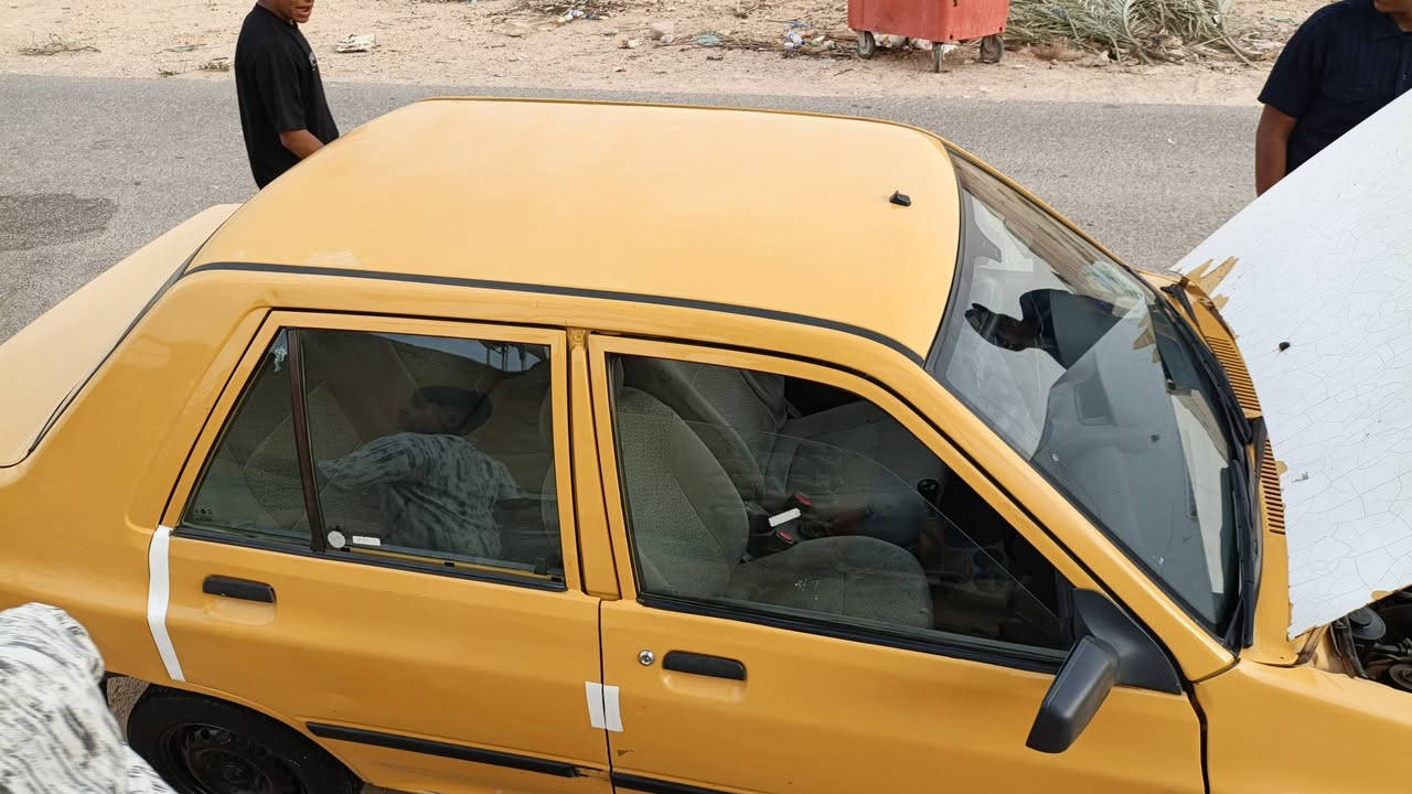 اللبيع مديل15 سنويه صاقطه راعيها موجود بحي الموضفين يداور مكينه وكير مكفولات كهربائيات كلها شغاله زنون عالي ناصي تخم تاير جديد السياره مال جناي ما متعوبه وتجي وتشوف بعينك مكاني كربلاء حي النصر السعر ب28 وبيها مجال ***********
