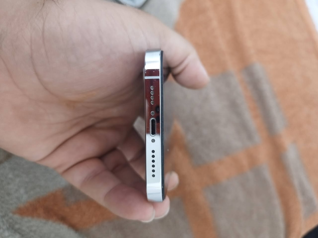 سلام عليكم جاهز ايفون 13 برو ماكس للبيع مبدل شاشاه اصليه بطاريه 75 ذاكره 256 بلادي سعره 500 رقم ***********
