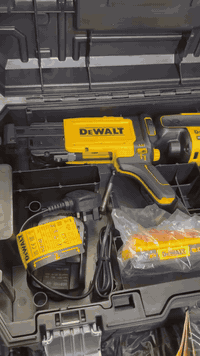 سلام عليكم اخوان 
دريل DEWALT  جبسن بورد ديكورات جديد كامل 
اذا شراي اتفضل خاص 
توصيل متوفر 
*********** واتساب
