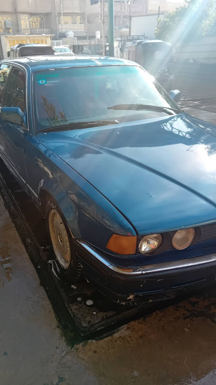 السلام عليكم بي ام دبليو ٧٣٥ للبيع فقط رقم انبار دولي بأسمي تحويل بأي مكان  مكينة ففتي ٣٠٠٠  السيارة عوزه ترتيبات بسيطة  مكاني بغداد السعر ٣٣ وبيه مجال للاستفسار الاتصال ***********
