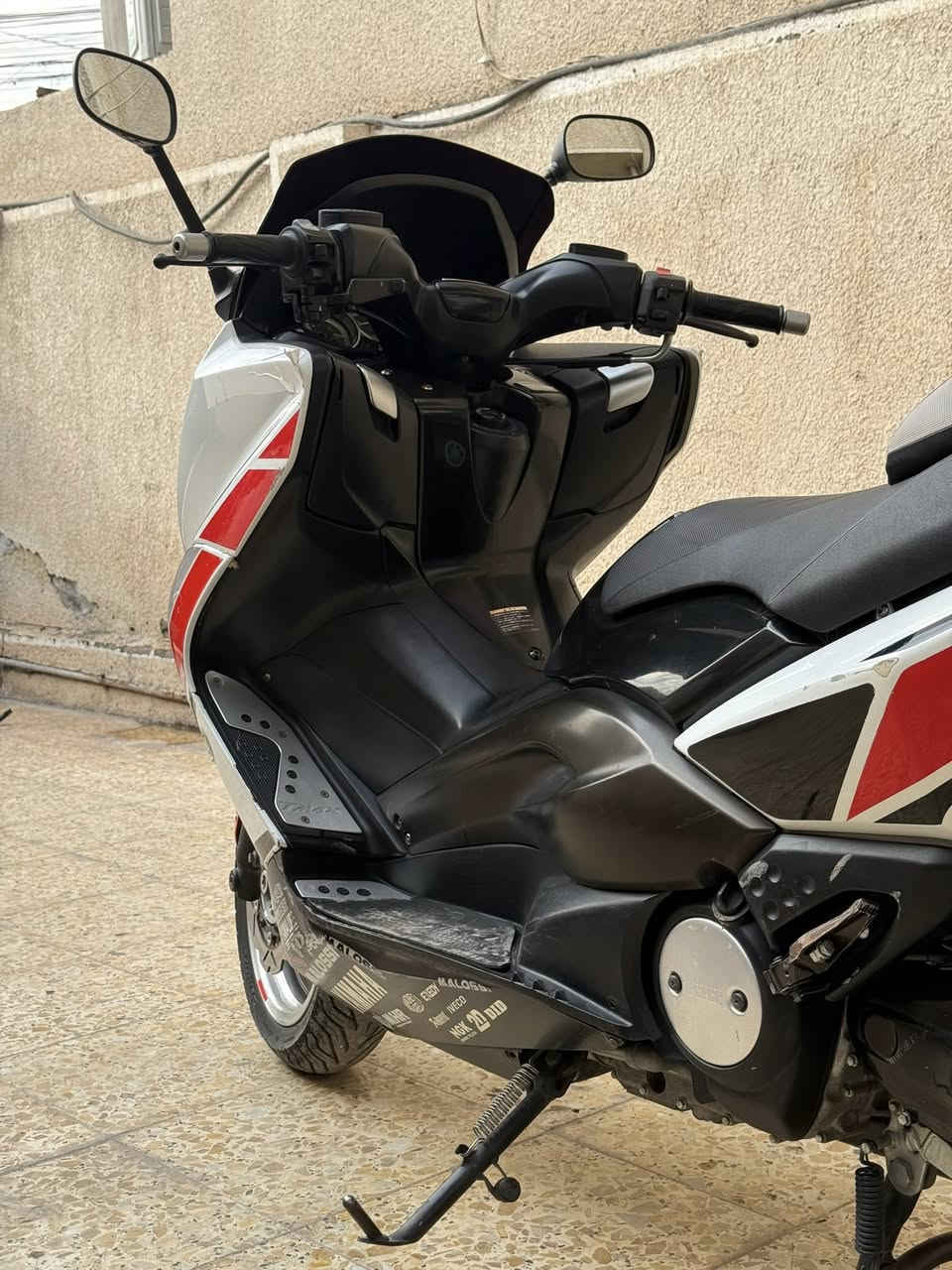 سلام عليكم تي ماكس 2011
دراجه خمسينيه 
دشبول ابيض ختم 
شلعه ومعدل الدراجه احلى من صوره مكفوله كلجات محرك 

مكان بغداد الحسينيه
***********
