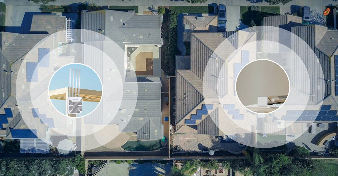 توفر Wavlink Aerial HD6 AX1800
جهاز تقوية وتوسيع نطاق إنترنت خارجي متطور. يعتمد الجهاز على تقنية Wi-Fi 6 لتقديم سرعات عالية وتغطية واسعة في المساحات المفتوحة.

المواصفات التقنية الرئيسية

معيار Wi-Fi: يدعم تقنية Wi-Fi 6 (802.11ax) المتوافقة مع الإصدارات السابقة. 

السرعة الإجمالية: تصل إلى 1800 ميجابت في الثانية (1201 ميجابت على تردد 5 جيجاهرتز و574 ميجابت على تردد 2.4 جيجاهرتز). 

الهوائيات: مزود بـ 4 هوائيات خارجية قابلة للفصل بقوة 8dBi لكل منها، مصنوعة من أنابيب زجاجية مقاومة للتآكل والرياح. 

سعة الأجهزة: يدعم اتصال ما يصل إلى 128 جهازاً في وقت واحد (وتشير بعض المصادر إلى إمكانية دعم حتى 256 جهازاً). 

نطاق التغطية: يوفر تغطية لاسلكية تصل لمسافة 200 إلى 300 متر في الأماكن المفتوحة. 

المتانة والحماية الخارجية

تصنيف IP67: الجهاز مقاوم تماماً للغبار والماء، مما يجعله مثالياً للعمل تحت المطر أو الثلج.

الحماية الكهربائية: يتضمن حماية مدمجة ضد الصواعق (6kV) وتفريغ الكهرباء الساكنة (15kV ESD).

درجات الحرارة: مصمم للعمل في ظروف جوية قاسية تتراوح بين -20 إلى 50 درجة مئوية. 

أوضاع التشغيل (4 في 1)

يتميز الجهاز بمرونة عالية حيث يدعم عدة أوضاع تشغيل:

 

Mesh Router: للعمل كجهاز توجيه رئيسي ضمن نظام شبكي.

Access Point (AP): لتحويل الإنترنت السلكي إلى شبكة Wi-Fi.

Repeater: لتقوية إشارة Wi-Fi موجودة مسبقاً وتوسيع مداها لاسلكياً.

Mesh Extender: للتكامل مع أجهزة Wavlink الأخرى لإنشاء شبكة موحدة (Seamless Roaming). 

السعر والتفاصيل خاص .. ✉️

متوفر توصيل كل العراق .. 🚕


**إذا كنت صاحب هذا الإعلان وتريد حذفه لأي سبب، رجاءا أرسل رسالة إلى الدعم الفني**