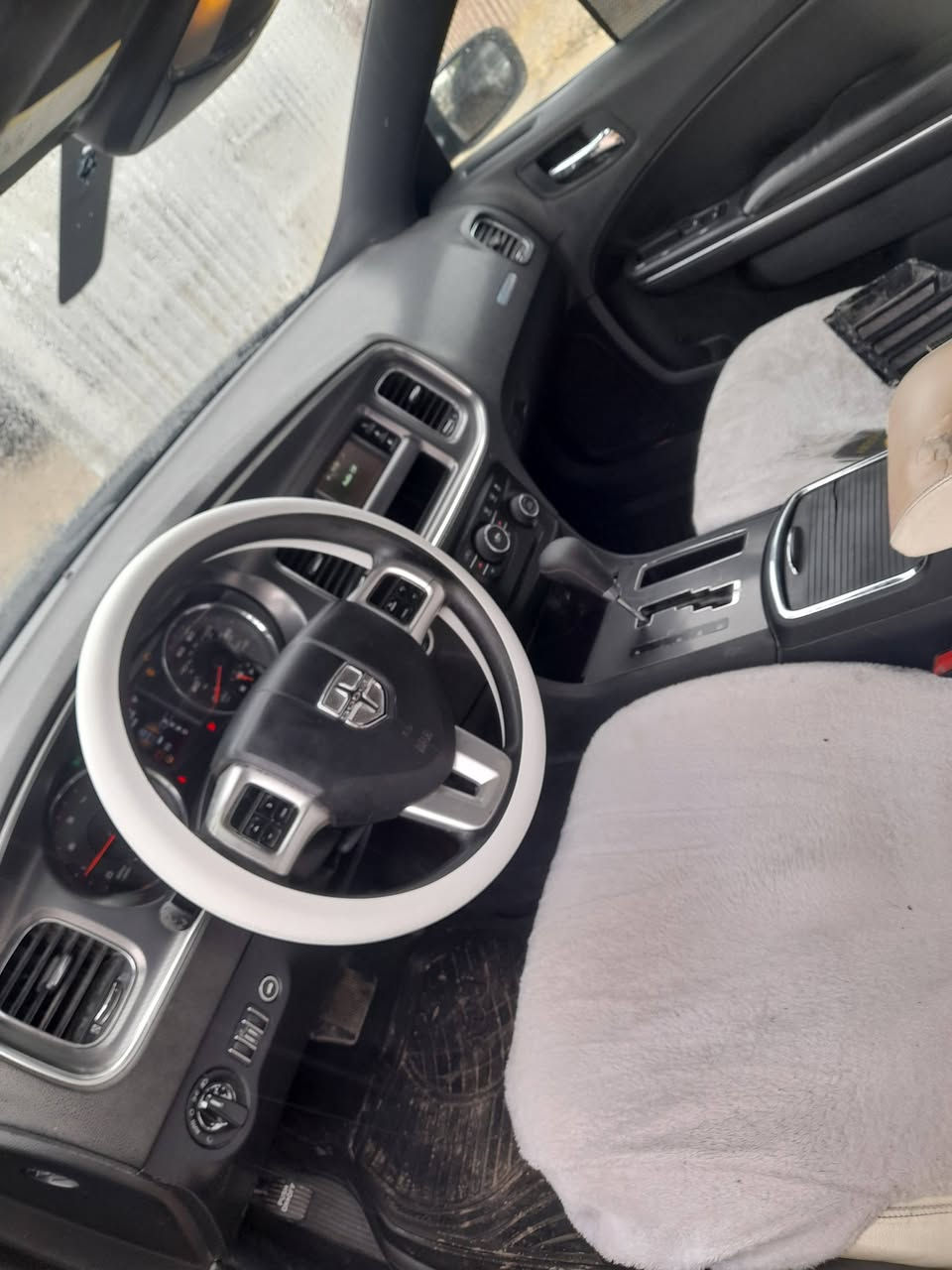 السلام عليكم للبيع جارجر موديل ٢٠١٤ وارد أمريكي رقم بغداد دولي بسمي مشروع وطني السعر ١٤٣ وبيه مجال للشراي السياره مكفوله من الضربه مكينه كير صدر تخم تاير دوشمه تبريد كله جديد مال جناي سياره جديده معنه الكلمه الستفسار ***********
