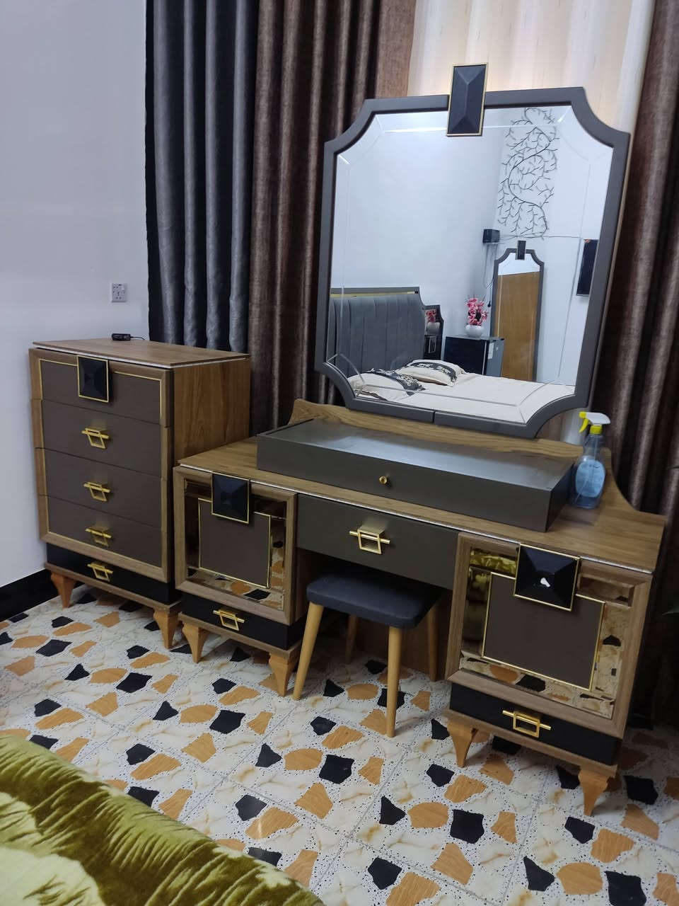 غرفه تركيه ماركه نظافه ١٠٠% صارلها شهر السعر مليون ونص وبيها مجال للجادين بالشراء


**إذا كنت صاحب هذا الإعلان وتريد حذفه لأي سبب، رجاءا أرسل رسالة إلى الدعم الفني**