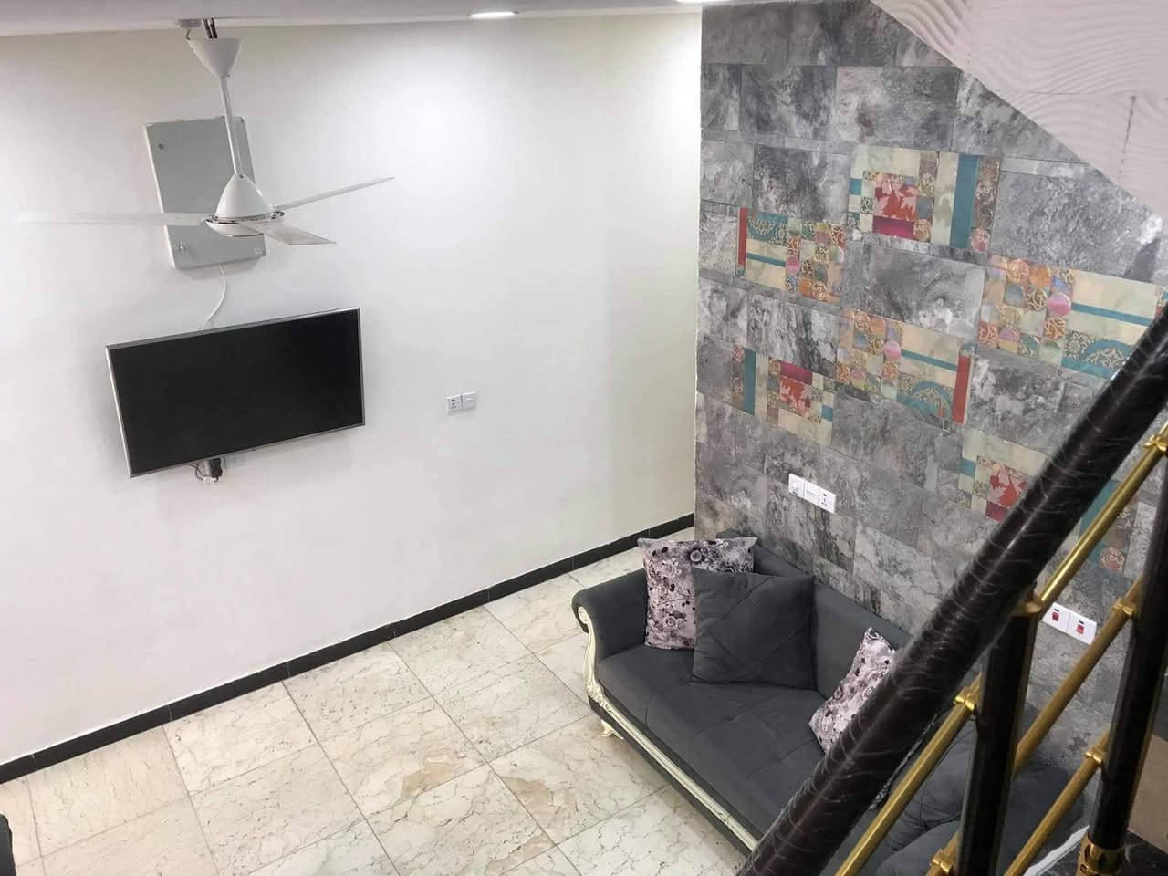 بيت طابق واحد ١٥٠ م بمواصفات ممتازة، مقابل مدرسة الرباط  وعلى شارع عرض 15 متر،.
✨ 
طابق واحد
أرضية مرمر (حتى الگراج والبيتونة)
شارع عريض (15 متر)
موقع مميز مقابل مدرسة الرباط
🔌 الخدمات:
كهرباء (بواري دفن)
ماء درجة اولى قهرمان ثقيل
مجاري درجة اولى أمل الشريف
🏗️ التشطيبات:
تقفيل درجة أولى
سيراميك المطبخ إيطالي 
حمامات سيراميك إسباني 
شبابيك وأبواب خارجية حديد ثقيل
أبواب داخلية تركي درجة أولى
💎 بيت جاهز للسكن، .

***********
***********
