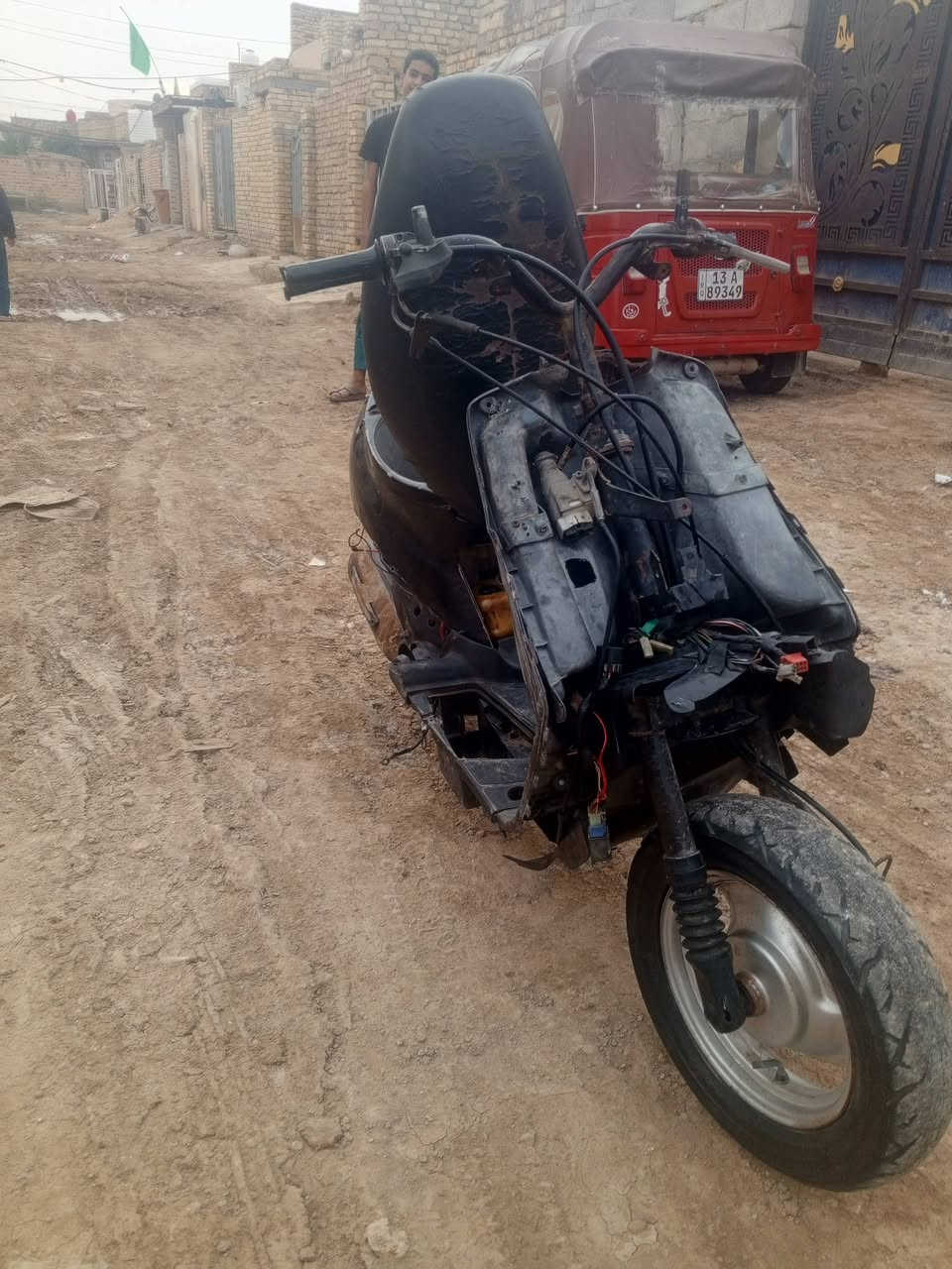 سلام عليكم دراجاه
تسعه ابيع كوم حديد متروكه 
***********
