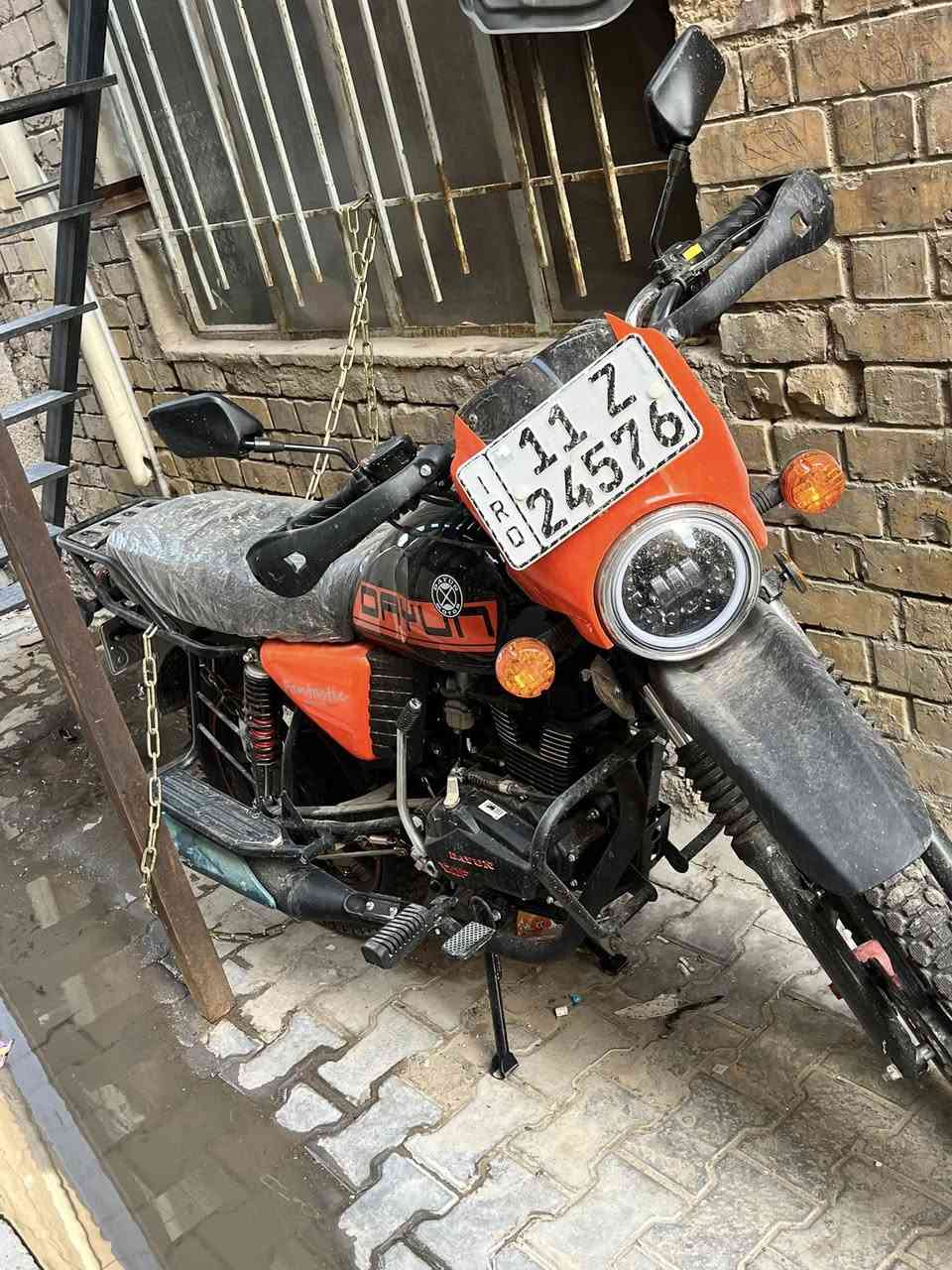 سلام عليكم اخوتي
دايوان : جبلي 

موديل :26 

حجم المكينه :200cc

رقم : بغداد الإنكليزي عدد لوحتين 

سنويه : بأسمي تحويل ثاني يوم 

ماشيه :35 كيلو متر 

نظافه : 100/100

السعر  : 3 ونص وبيهه مجال 

رقمي :***********
