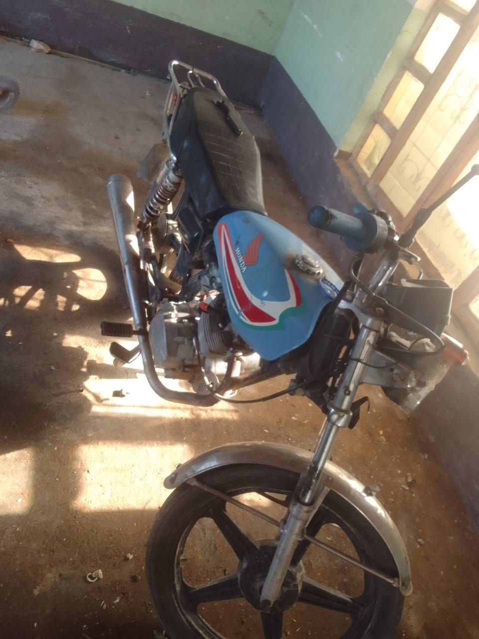 سلام عليكم موطور ايراني للبيع  سعره 200 بيه مجال ***********
