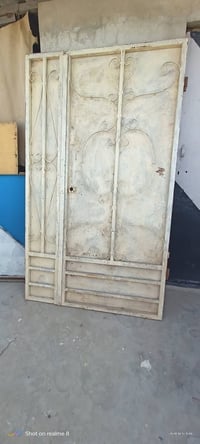 شباب عندي هذول اغراض للبيع السخان سعره60 ألف شرط نضيف وبي مجال   الباب...