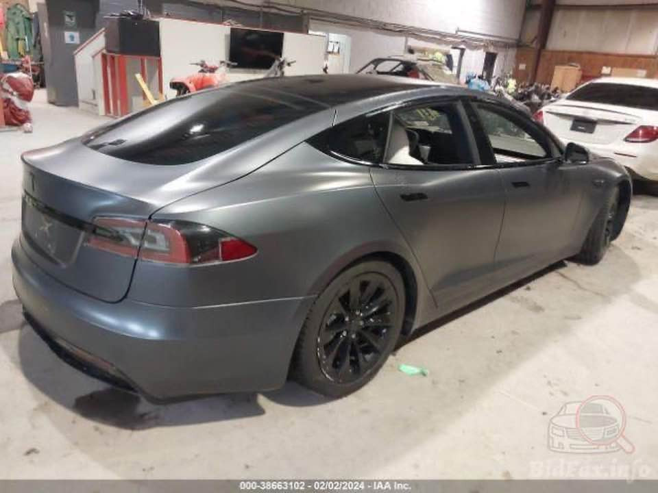 Tesla S
2022
Dual motor
Long Range 
32000 mile

39000 $

*********** واتساب
