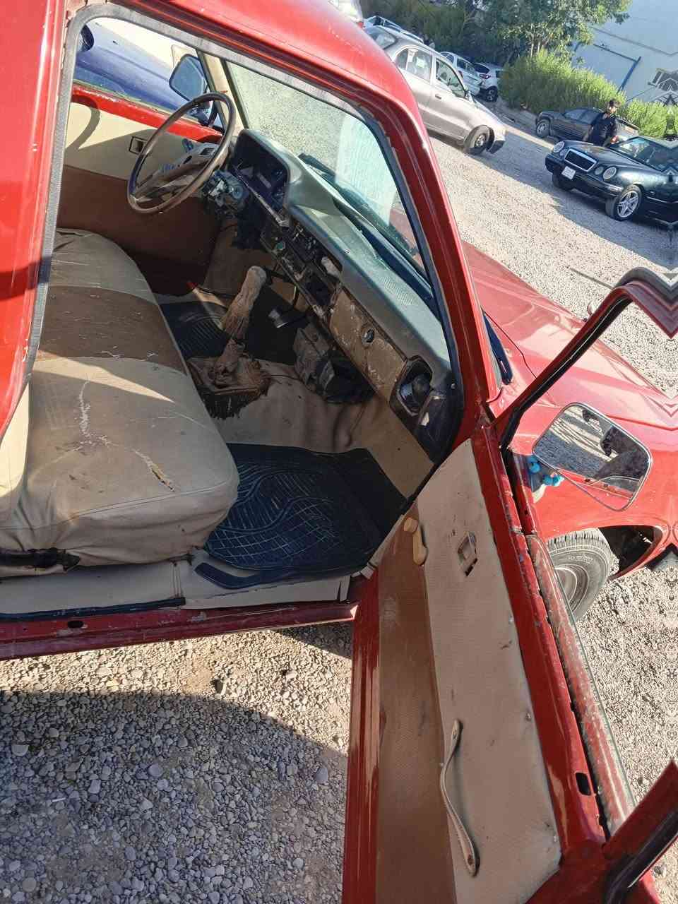 پیکاپ 82 تابڵێی نازارە 
مەکینەی لۆک لۆکە 
چوارتایەی تازە 
وە شەرد مەکینەو کێڕو اکسل
 سەنەوییەکەی گوم بووە 
کامل کارەبای یش ئەکات 
شۆێن کەلار ڕزگاری
ژ.م***********
