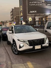 عندي توسان ٢٤ خليجية لون ابيض بانوراما رقم بغداد بسمي من هي زيرو حاليا...