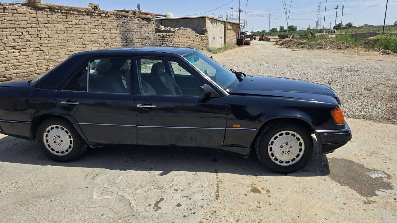 السلام عليكم 
مارسدس دب موديل 91 رقم بغداد  50 وبيه مجال المكان واسط  
***********
