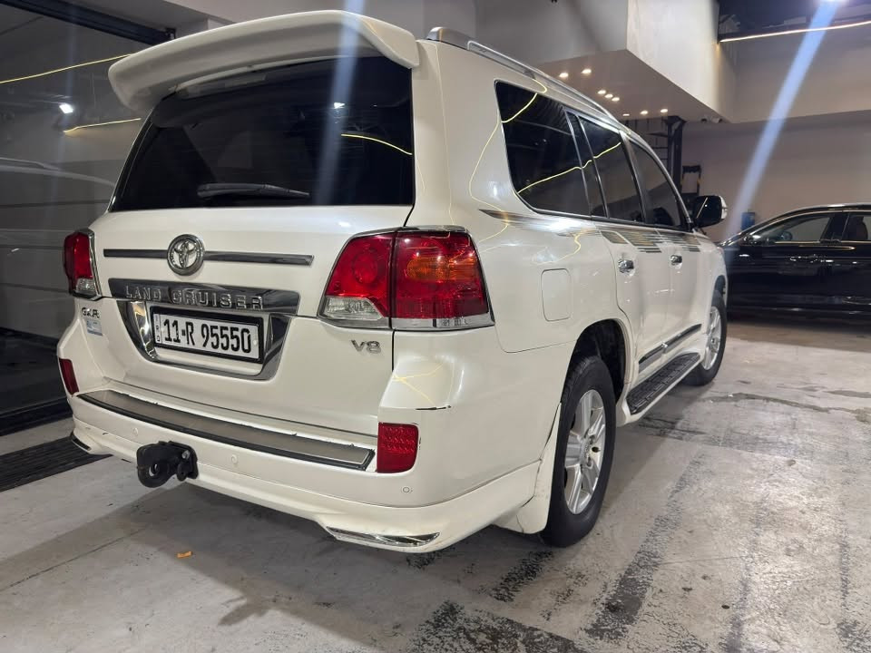السلام عليكم 
للبيع 
لاندكروز 2014. V8 
بغداد رقم مميز 
مكفولة من صبغ والضربة 
للاستفسار ‭***********‬
