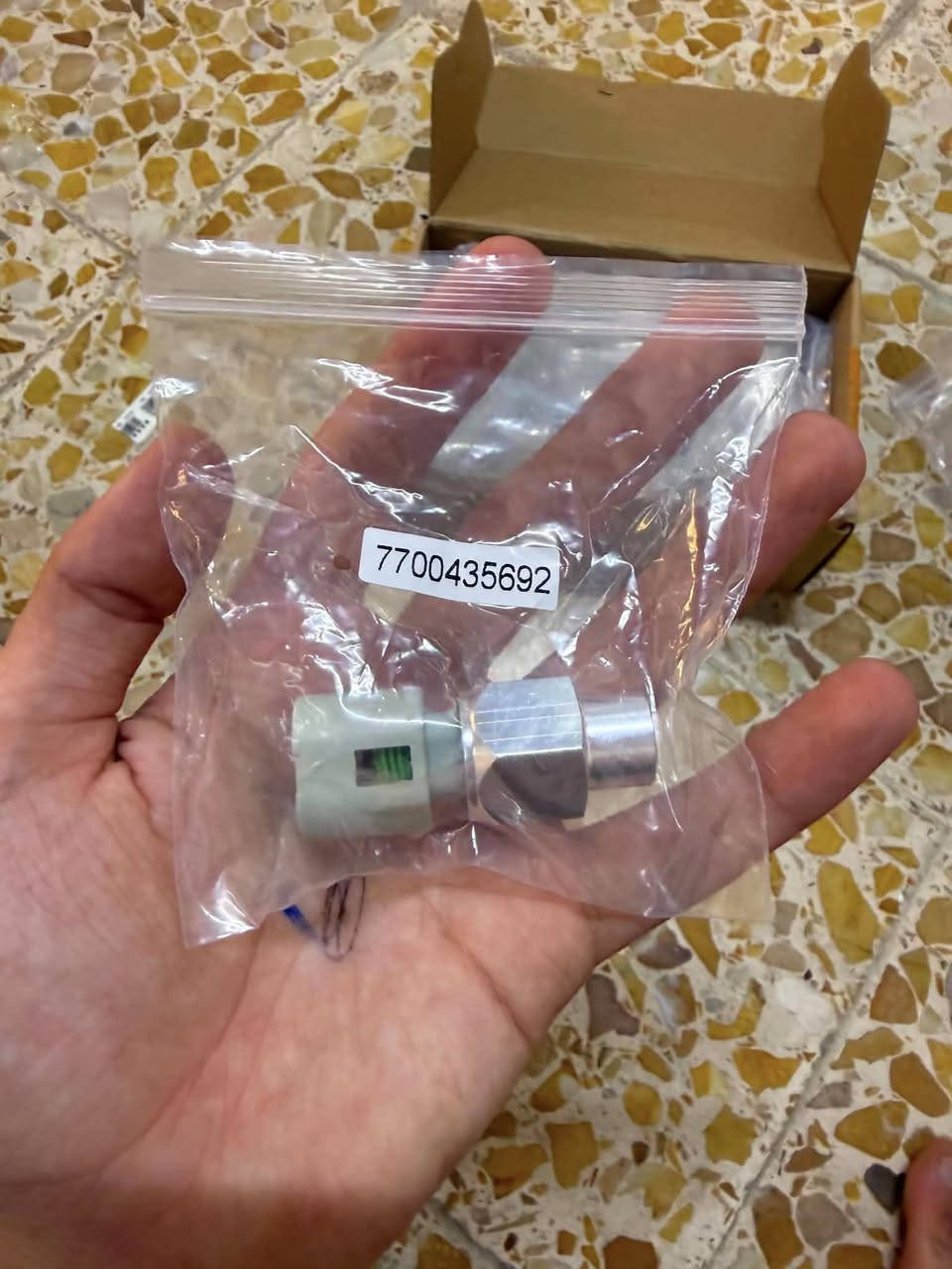 ثلاثين قطعة حساس مال دهن معرف مال هيدروليك سيارة رينو يرهم على السيارات ادناه Renault Clio, Kangoo, Laguna, Megane, Scenic, and Dacia Duster or Logan.
المهتم خلي سعرك وبل عافية متوفر توصيل


**إذا كنت صاحب هذا الإعلان وتريد حذفه لأي سبب، رجاءا أرسل رسالة إلى الدعم الفني**