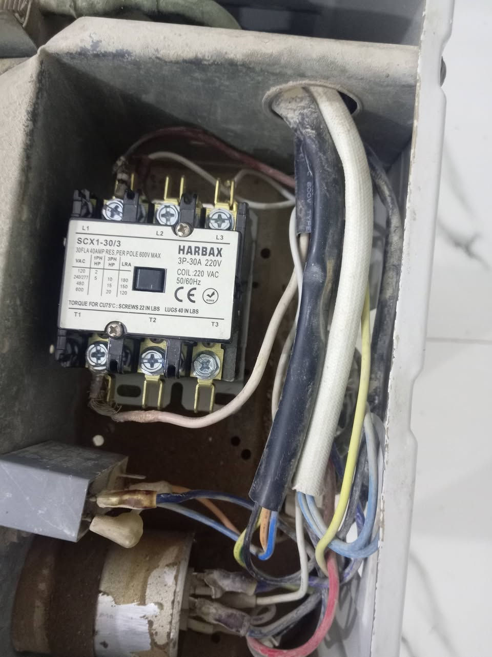مكلف بالنشر سبلت شغال خلل بسيط بيه هاي دائمن تعطل سعره ٢٥٠ وبيه مجال ***********
