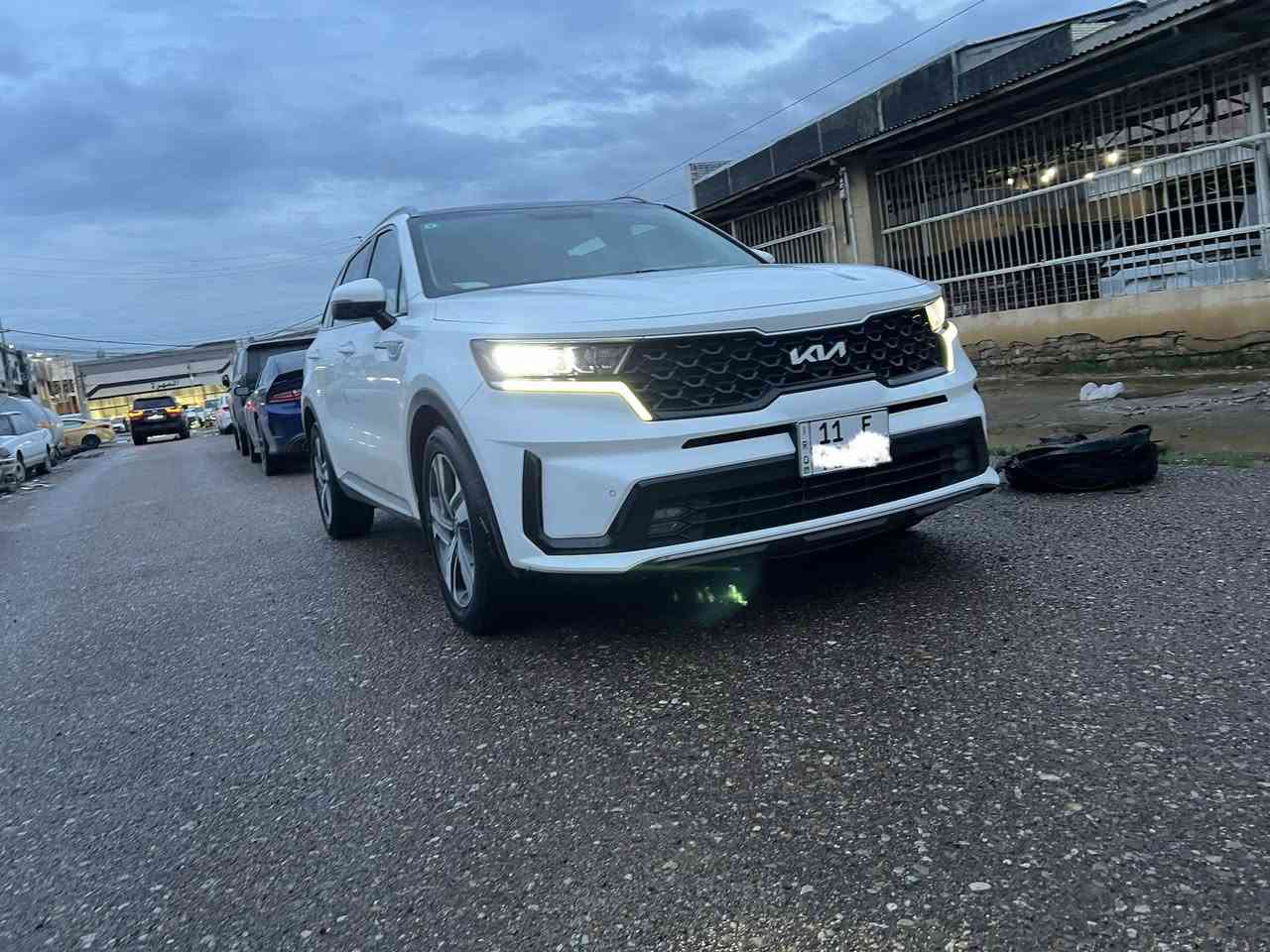 كيا سورنتو خليجي 
رقم بغداد الماني بسمي 
موديل ٢٠٢٢
لون ابيض 
٦ سلندر ٧ راكب 
فوووووول مواصفات ١/١
بصمتين: تشغيل وتقفيل 
بنورمااااا طكتين جام 
هند بريك بصمة 
تشغيل عن بعد 
اوتو هولد توقف ذاتي 
مانع انزلاق وانحدار 
نظام ايكو وسبورت
كير ماوس ٨ نمرة
كشنات جلد اصلي 
كشنات ٢ كهرباء 
كامرة دوارة اصلية 
اضواء ترحيب بليدات 
علامة سورنتو بلدوسة 
شاشة كبيرة اندرويد 
مري شفط مع القفل 
حساس امامي وخلفي 
تحكم استيرن فول 
حاكية : ابلوتوث: اوكس 
جي : بي: اس خرائط طرق 
كيجات السرعة زئبقية 
شاشة الدشبول الكترونية 
تبريد ابيانو لمس 
تبريد ٣ قطع ثلج 
اشاير بلمري 
يدات نيكل اصلي 
لد امامي وخلفي 
لايت زنون اصلي 
لايت اسود ٥ عدسات 
ويل اكروم ١٩
تخم تاير جديد لك 
ماشية ٧٠ وفوك
كير ومكينة وصدر وحدادية وتبريد كفالة عامة 
بدون ضربة وتبديل واشخوط وبارد وصبغ عدى شبرين بنهايتة الجاملغ الخلفي سيارة نظيفة وجاهزة من كلشي 
ممفتوح بية برغي 
الرقم الدولي الجديد/ هزة جديدة/ سنوية جديدة 
كتلوكات الشركة موجودات/ البصمة الثانية ممستخدمة 
السعر ٢٥٨$نهايتة
***********
