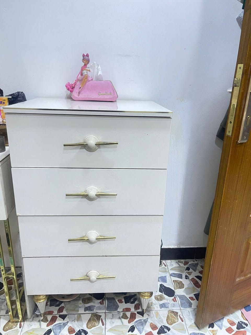 ***********
شراي يتفضل واتساب 
غرفه تركي ١٠ قطع وياهه الدوشك هديه تكمه وثكيله ع الفحص سعر مناسب 
عنوان بغداد الجديده
