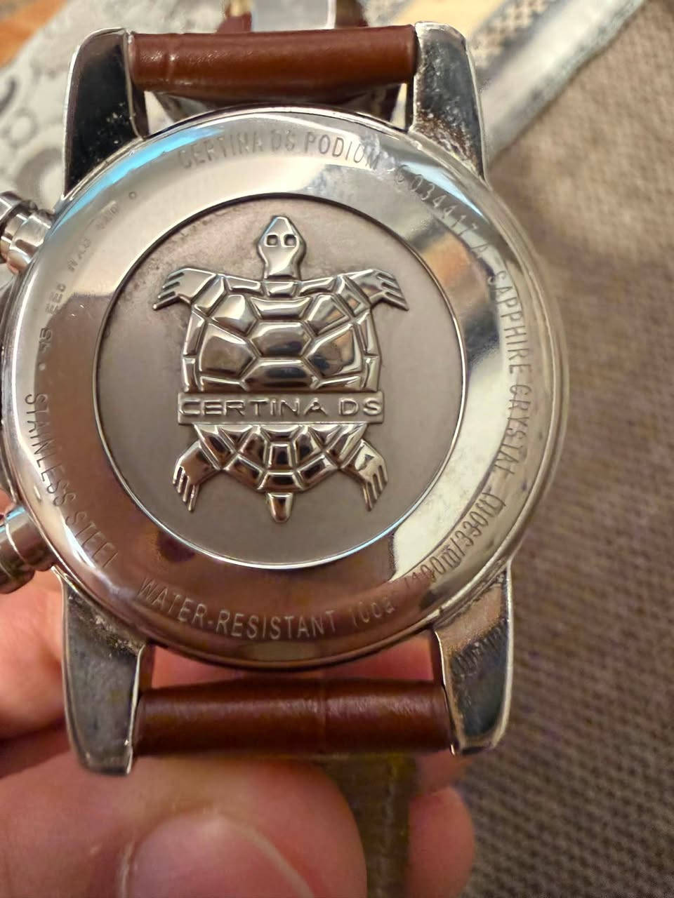 ساعة سيرتينا السويسرية Certina 1888 
اسم الموديل: Certina DS Podium Chronograph
الساعة مستعملة مع العلبة والكتلوك اصلي الصناعة سويسري 
كرونوغراف (Chronograph): تحتوي على عدادات فرعية لحساب الوقت 
السعر 450 الف 
للاستفسار ***********
مكان بغداد البلديات
