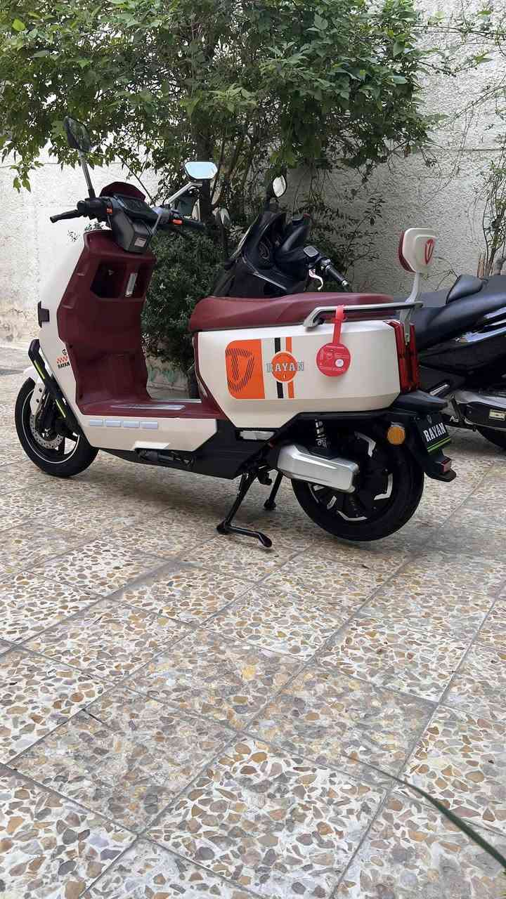 سلام عليكم
دراجه شحن الريان وحش الكون
دراجه جديدة مكفوله من الشخط
لون بيجي وداخل احمر Vip 
ماشيه٧٥٠ كيلو حقيقي 
دبل بصمه تشغيل عدد٢ 
كتلوكات الشركه والشاحن الاصلي وياها
مكاني الشعب شارع الصحه 
السعر ٩٦٠ وبيها مجال قليل 
***********
