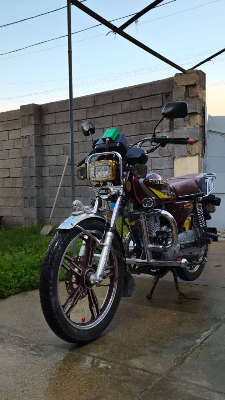 السلام عليكم
للبيع ....

موديل 23 نظافة ومكينه فول وضع شركة 

كماليات......
 هورن اجعله يوكن + بومات عدد 4 اماميات 
+امبي ثري وسماعات دبل + كاسحة محرك + كاسحة خلفيه 
+ بومه فدراليات خلفيه ويا البك لايت + بيت رقم لد 7 الوان والدراجه خير من الله 

تواير 2 جديده ماصارها شهر ..
 
تجي وتشوف بعينك 

السعر 700 الف وبيها مجال للطيبين 

***********

مكاني القائم حصيبه
