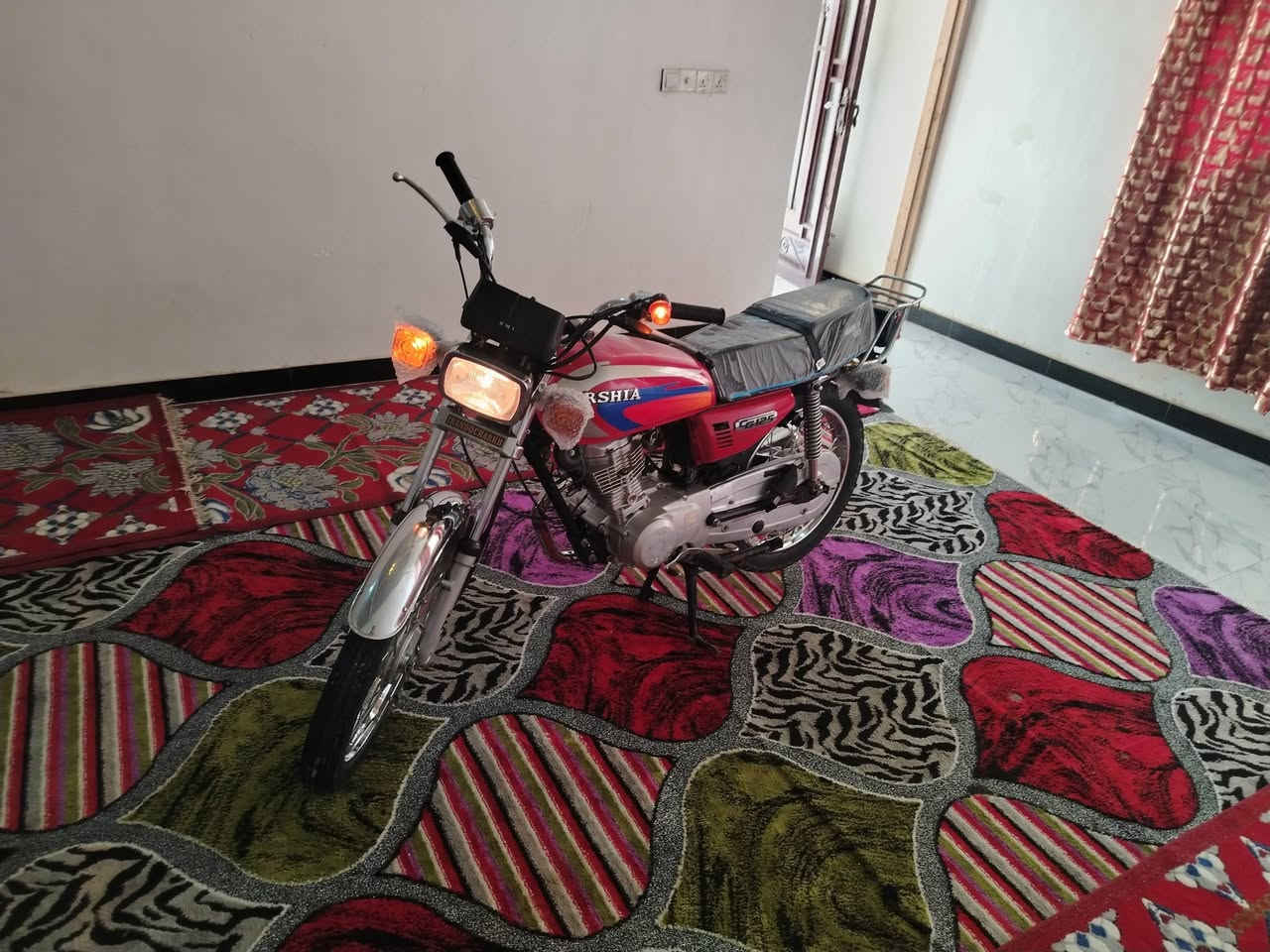 السلام عليكم شباب دراجه موديل 22 أوراق اصولي وجديدات وبجهك للترقيم دراجه كله 22 بلاديه كفاله عامه  السعر 750 وبيه مجال والشراي بيه خير ويدلل والاتصال على هذا الرقم ***********
