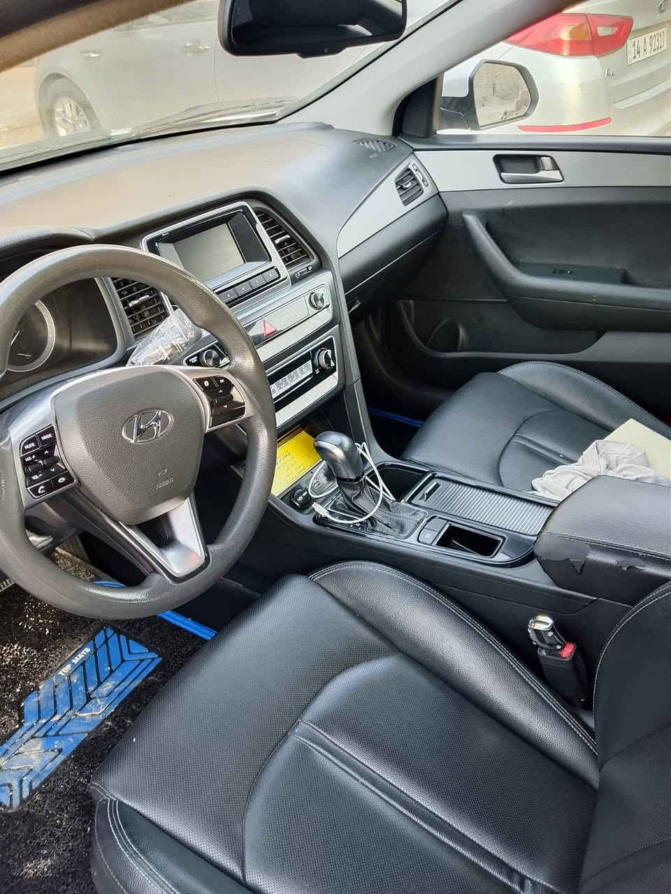 سوناتا وارد كوري موديل21بانزين اصل مكفوله ضربه وصبغ وتبديل اخت زيرو رقم معوقين ذيقار باقي سنه وتخلص عندي وكاله عامه 
***********
