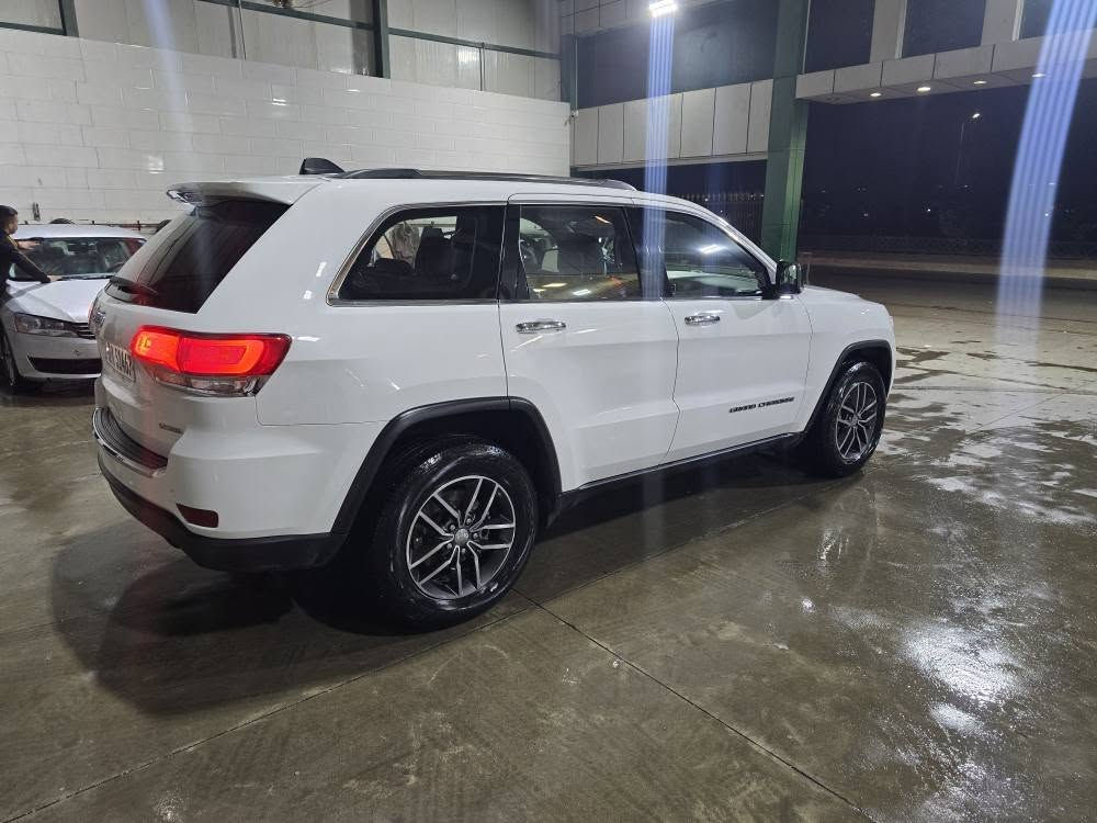 #جيب كلين تايتل ( 2019 ) ( Limited ) JEEP 
رقم اربيل  سيارة جديد 
‏‎مواصفات ليمتيد ( Limited) فول*****
‏ بصمة
‏‎فتحة صقف 
‏‎سندوق شفت 
‏‎- كشن خزن
‏كشن جلد
‏‎كشنات و سكان هيتر
‏‎ نضام   Eco + auto stop + auto break + sport
‏‎ لايد (ليد) شادلها عدسات 300$
‏‎كامره خلفية
‏‎حساسات خلفية 
‏ نقطة عمياء 
‏‎بروجكتورات
‏‎تايرات جديد
‏‎ # مكانها / كركوك 
‏‎رقم تلفوني ☎️ *********** 
‏‎ السيارة كلين تايتل مكفوله من كل شي #‏‎
السعر 295 بيها مجال شي قليل كركوك, العراق
