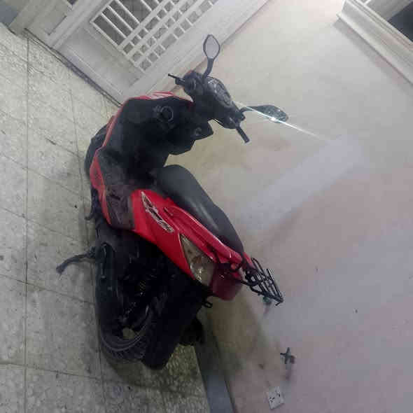 دراجه سكنس فحل ابلاديه كلها مختمه كفراتها اصليه نكره سلف هندر كهربائيات كلها شغاله اوراقها كامله السعر 550 العنوان الشعب التلفون ***********
