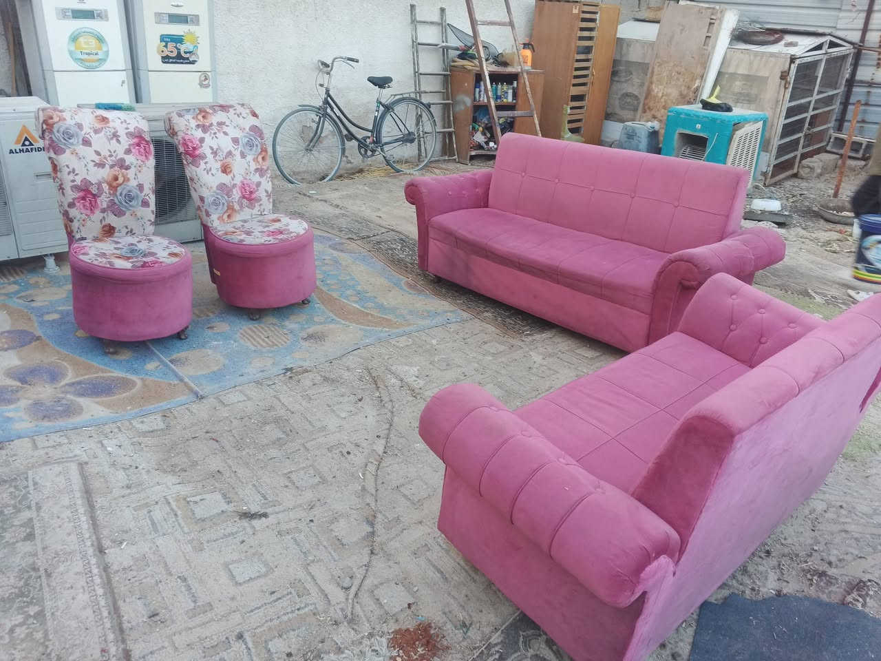 السلام وعليكم لبيع غراض كلهن نضيفات وشراي يراسل ويتصل مكاني حي اور سبع قصور شارع ابو  علي يم جامع لحمزة ***********
