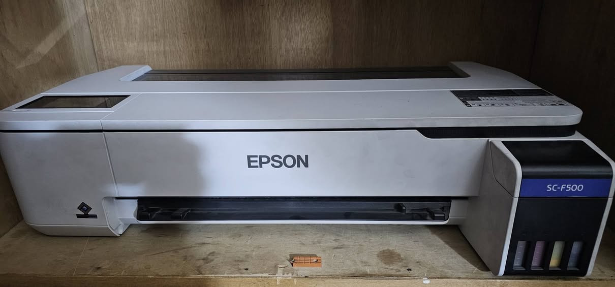 السلام عليكم عندي هاي الطابعة  والمكبس  نظافة ٨٥ % اخدتهم ب ٣٤ ورقة هسة ابيعهم ب ٢٠ ورقة طبعا اكو معه ٢٠ سجادة تقريبا ورولات ورق هم كلهم هدية
***********
***********
