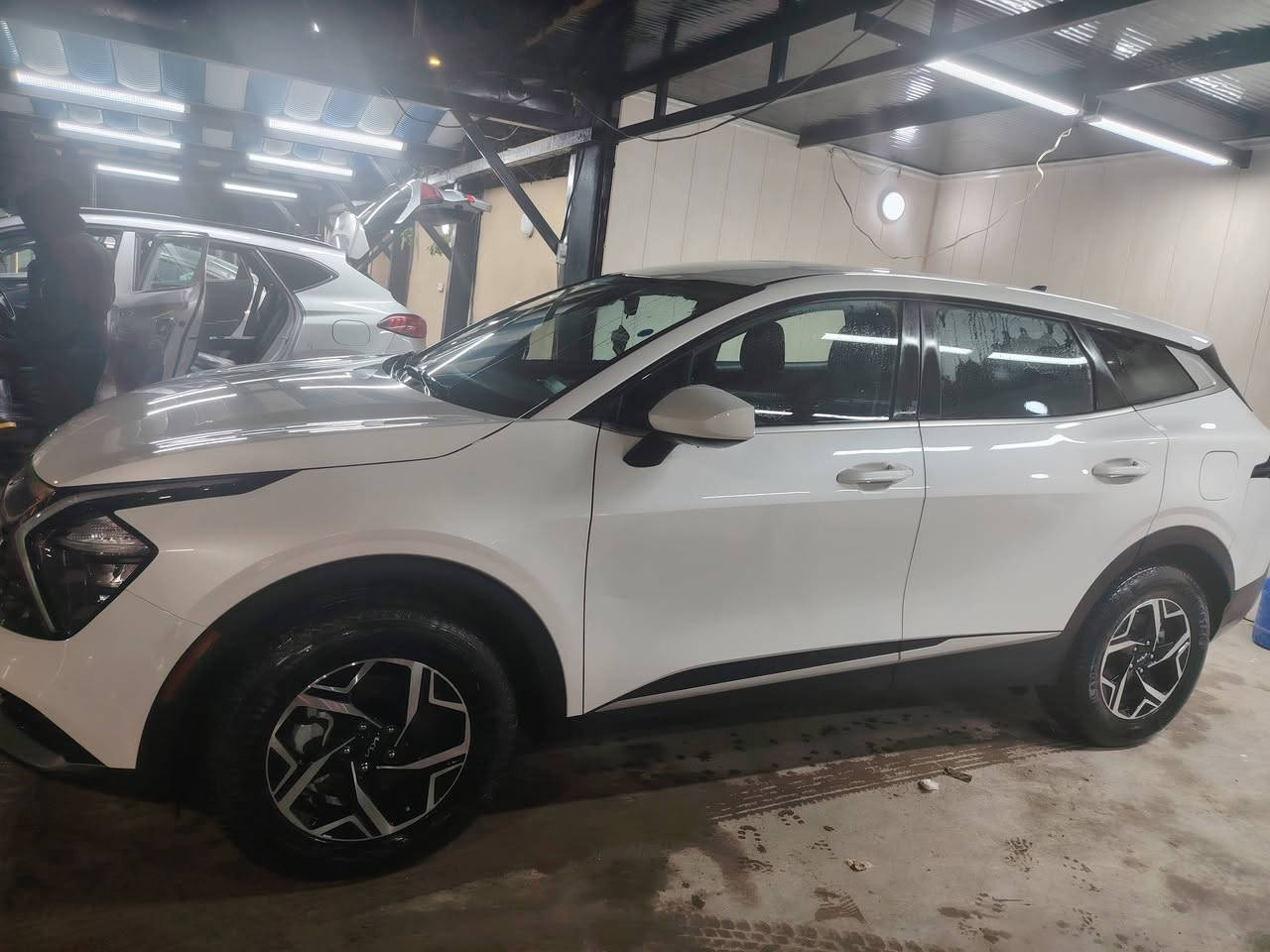 من رخصة الادمن
سيارة سبورتج امريكي  موديل ٢٣ للبيع
حادثهة موضح بالصور ورقم الشاصي ايضا موجود
مواصفاتهة تدفئة تبريد قطعتين
محرك ٢٥٠٠
مانع انزلاق
رادار
شاشة متصلة
تدفئة بالكشنات
السيارة ماشية اقل من ٣٣ الف ميل
السيارة جديدة كلش رقمهة ديالى باسمي
سعرهة ٢٢٨ وبيهة مجال للشراي
الاتصال على الرقم ***********
