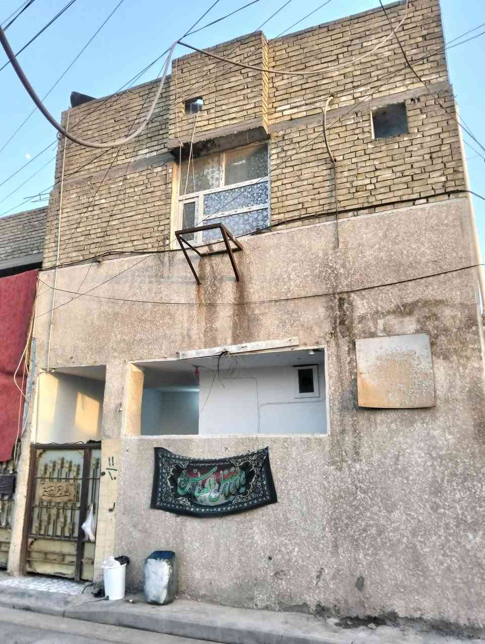 بيت للبيع يحتوي علا منزل طابق ارضي مؤجر ب 300الف المساحة 74متر مربع ركن. للاستفسار ***********
