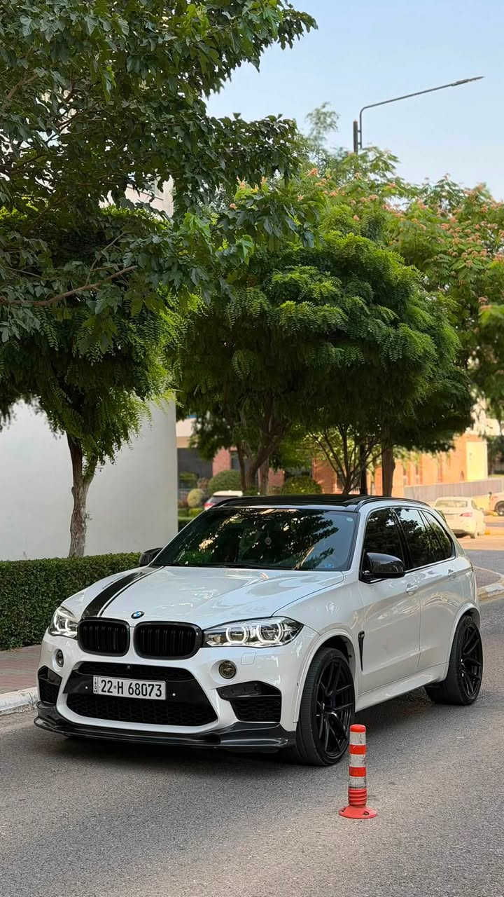 ...﷽ ...
الوحش الماني🚀🚀🚀
سيارة جديد جديد 📦
للبيع BMW x5 m اقوى محرك  S63🇩🇪
موديل :2017
محرك :v8 twin power Turbo 
قوة حصان :700+ HP
سيارة : M Power بلاد 
عداد: 330km

…………………………………………..
اعلا مواصفات 
بصمة 
سلايد
صقف: شامو
ابواب شفط
ابواب بصمة
كشنات هيتر
كشنات تبريد 
كشنات كهرباي
رادار امامية 
تحديد سرعة
لايت :BMW Adaptive LED
صندوق كهرباي
سماعات:BANG&OLUFSEN
كامرة:360’
تبريد ثلج 
نظام : M1.M2
نظام: sport.Efficient.sport Plus
نظام :m power
…………………………………………………………………..
سيارة جديد
ماشية:106000  km الف 
واحد جمال مكفولة كفالة عامة حتى دعاميات شرط فقط ٥سم تعديل   مكفول بل كلشي
سيرفس كل بشركة bmw
ضمان 
كير محرك بشرط ما مفتوح
كهربائية كل بشرط
صدر بشرط
سيارة جديد 
رقم سليمانية جديد
فحص هزة جديد

……………………………………………………………………

سعر 265$ مجال بصيت ارخس سعر 

مكان : سليماني
رقم تلفون 
0771069292
#الجميع


**إذا كنت صاحب هذا الإعلان وتريد حذفه لأي سبب، رجاءا أرسل رسالة إلى الدعم الفني**