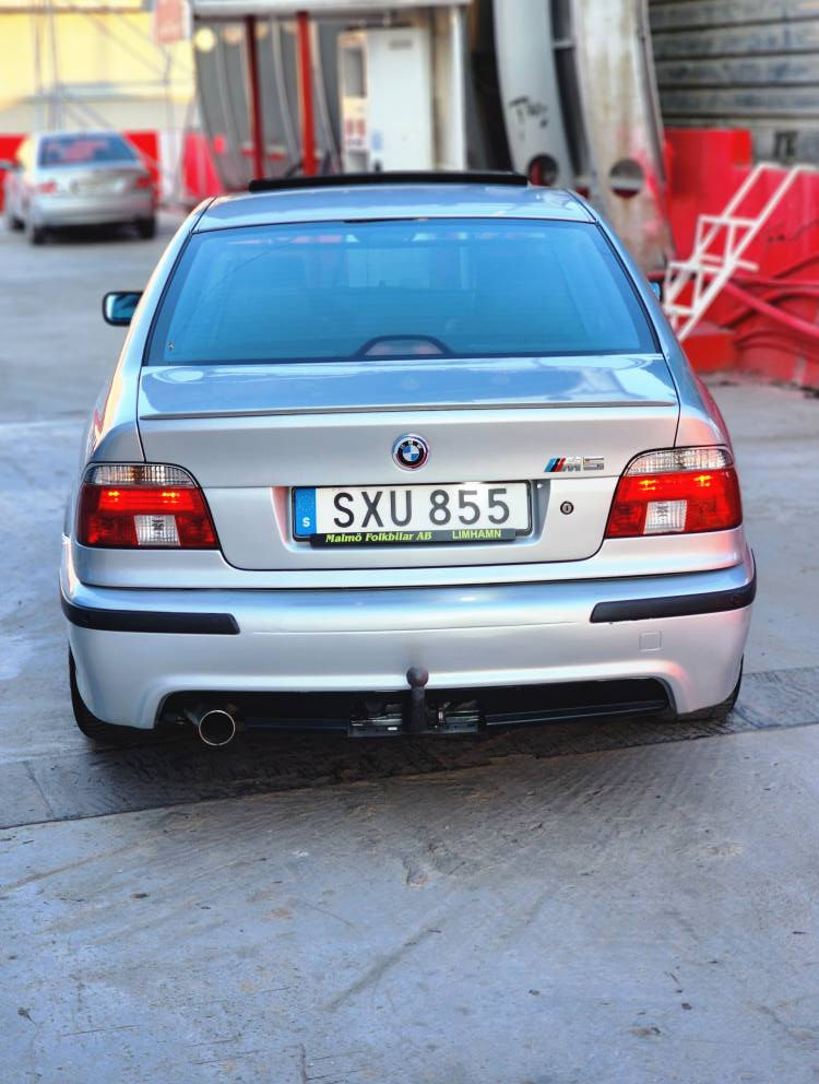 بێیم سەقەر
***********
***********
بێیم سەقەر ئەورپی 
 مەنەفیست ئەسلی برایم خالیل هیندە نابیت داخیل بووە
مۆدیل 2002 مەکینە 525i 
مواسفات ئیم سپۆرت بیلاد ناو زارد سلاید شاشە پینج پەردە کوشن هیتەر 
فولە بەس کوشن کارەبا نیە سەیاریکی زۆر خاونە یەک دەستە مالی دۆستە هەموو گیانی بەشەر نرخی 95 وەرقە
رەقەم موبایل 
***********
*********** رانية, السليمانية
