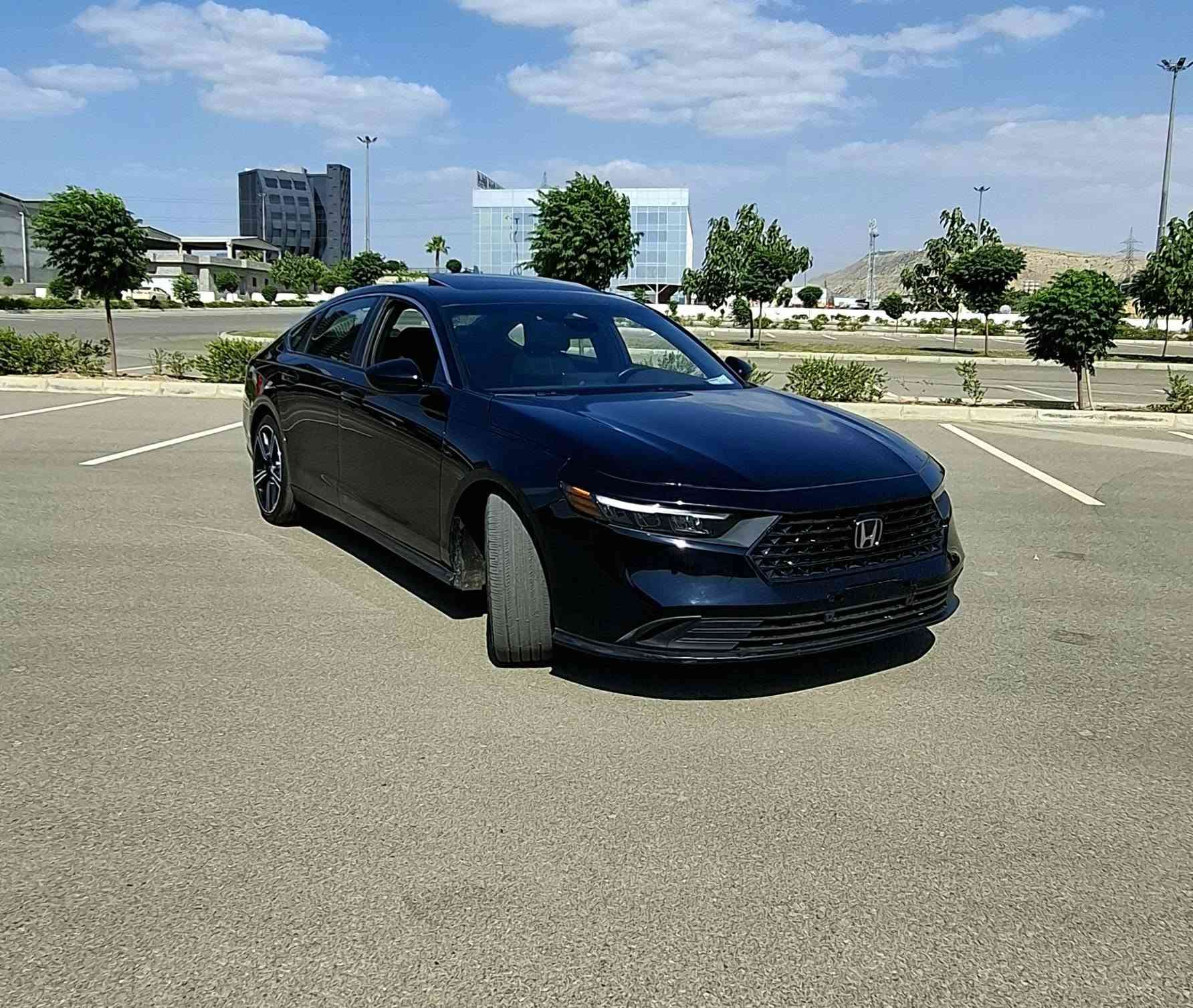 هوندا اكورد 
الفئة: سپورت
الموديل:2025
الممشى:25,000 مايل
الضرر: بدون صبغ
فقط رأس البوند تعديل شبر PDR
برشوت: پرده جهة النفر مع الستيرن سستم فقط
 المواصفات:
- رادارات امامي خلفي و جانبي
- مانع تصادم امامي و خلفي
- مانع انزلاق
- شاشة اعطال كبير
- شاشة سرعات دجيتال
- كاميرات خلفية قابلة للتحكم بالزوايا
- حساسات خلفية
- شحن لاسلكي
- كشنات هيتر
- كشن سايق كهرباء
- دخول ذكي 4 ابواب
- تشغيل عن بعد
- سلايد
- لايتات ليد زنون وكالة
- فتحات Type- C خلفي و امامي 
- فتحات تبريد خلفي (مركزي)
ملاحظة: 
السيارة تترقم شمالي اي محافظة تريد اربيل سليمانية او دهوك حسب اختيار الزبون
السيارة ممخرجة يعني اي شخص يشتريها يبدي 3 اشهر اله

اللاستفسار على الواتس اب 
***********
السعر:193 ورقة و مجال بسيط
لايوجد تبديل او مراوس فقط بيع دهوك, العراق
