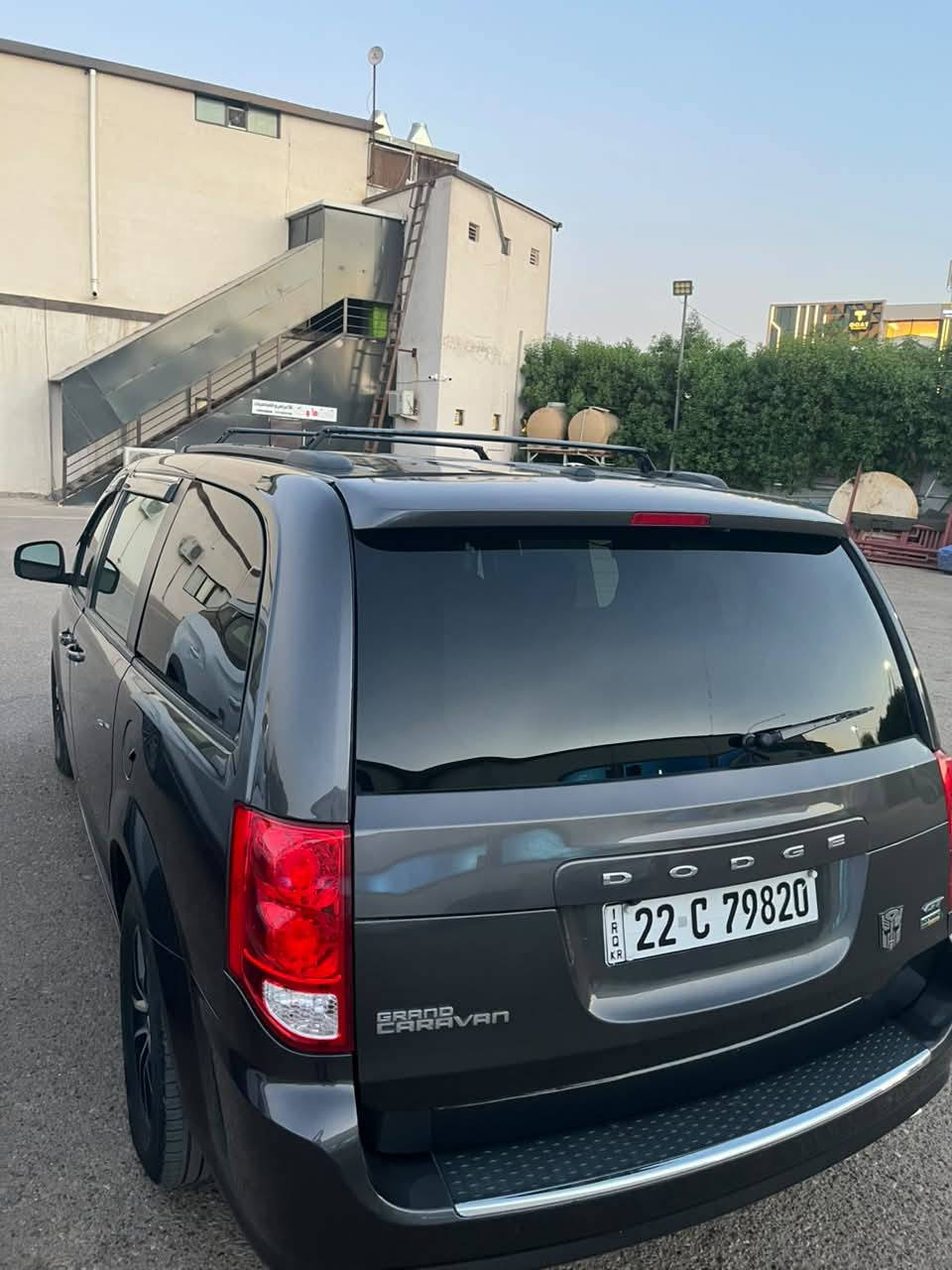 دوج كرفان 19 فئة GT فول 
داخلية السيارة اسود 
مكينة 3600
تشغيل عن بعد 
كشنات جلد أسود 
تبريد 3 قطع 
تدفئة كشنات و السكان
أبواب كهربائي و ميكانيكي
بردات بلادي 
شاشه دشبول شاشه اعطال 
السيارة مكفولة شواصي لغد تكم يرباك سليم 
صور الحادث موجوده 
السيارة بسمي رقم اربيل 
السيارة كلش حلوه مال بيت   
العنوان بغداد
السعر 19.500$
للاستفسار *********** واتساب الفارس, صلاح الدين
