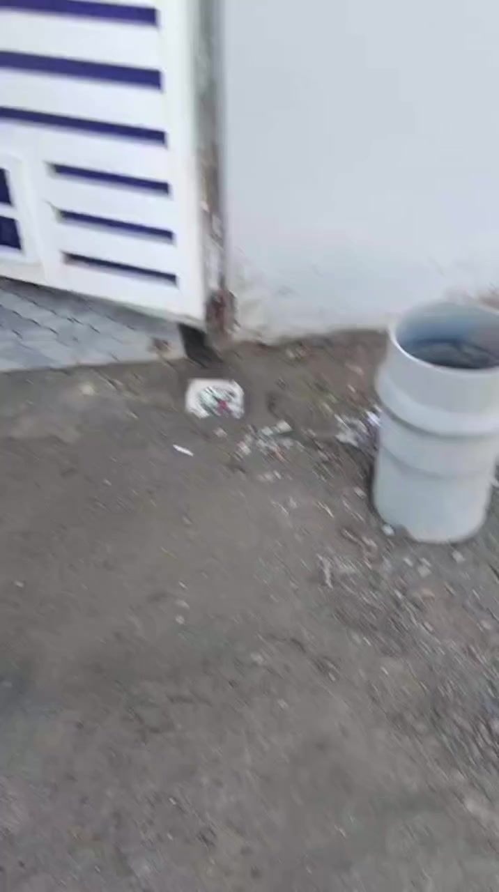 دار سكن للبيع 

المساحه ١٠٠متر طولاني 

البناء طابقين كونكريت 

غرفه وصاله ومطبخ وديوانيه وصحيات الطابق الثاني غرفه وصاله 

المكان حي الصحه بالبدايه على شارع ٢٠ 

السعر ٩٥ وبي مجال قليل 

***********
