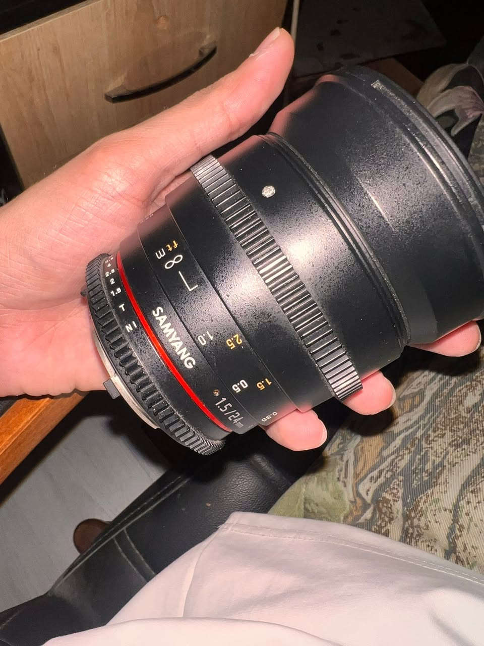 السلام عليكم 
عدسة ساميونگ للبيع 
البعد 24mm T1.5
سينمائية F mount 
*********** للتواصل واتساب

