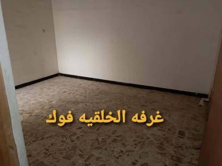 مشتمل طابق ثاني معزول للايجار في حي الرفاق شارع الشارقة, مساحة 100
متر، يحتوي على غرفة نوم واستقبال ومطبخ وخدمات وبيتونة وسطح. يمكنك التواصل مع الرقم 
***********
