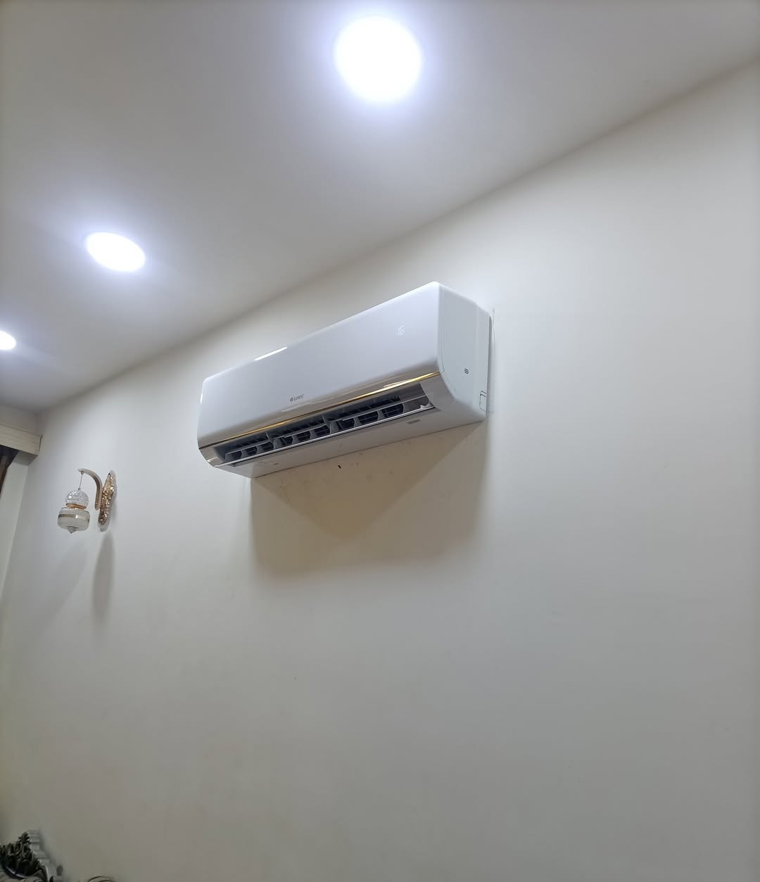 السلام عليكم تنصيب وصيانه جميع انواع اجهزه التكييف والتبريد مع عمل الفاكيوم العمل داخل بغداد اللاستفسار رقم ***********
