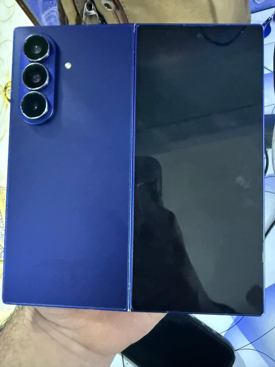 السلام عليكم Zfold7 ذاكرة 512 الجهاز بي شخوط كما موضح بالصور السعر 1600 مليون وستمية وبي مجال مكاني بغداد للتواصل خاص او ***********
